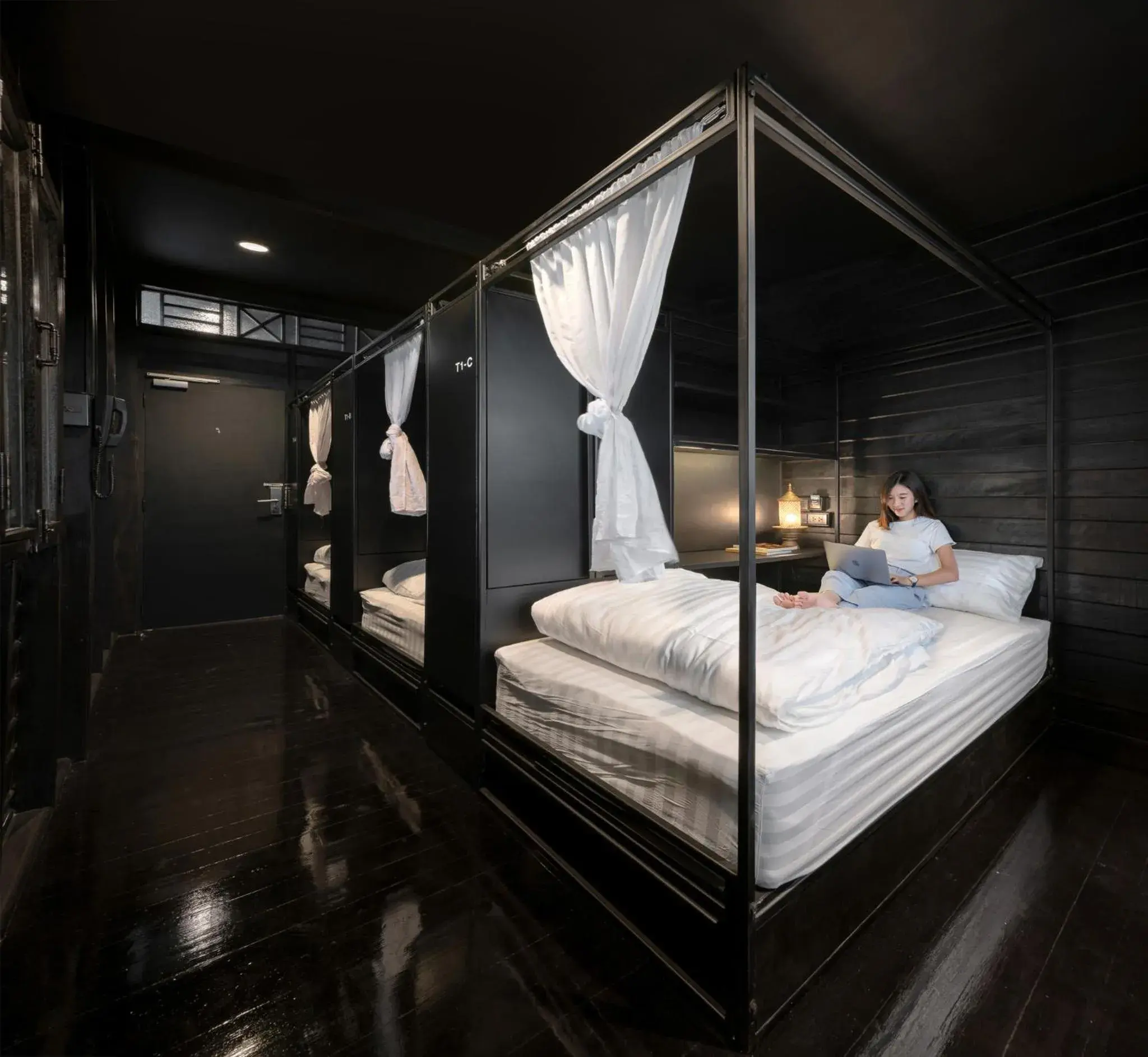 Basic Triple Room with Shared Bathroom in Kloem Hostel Basic Triple Room with Shared Bathroom in Kloem Hostel