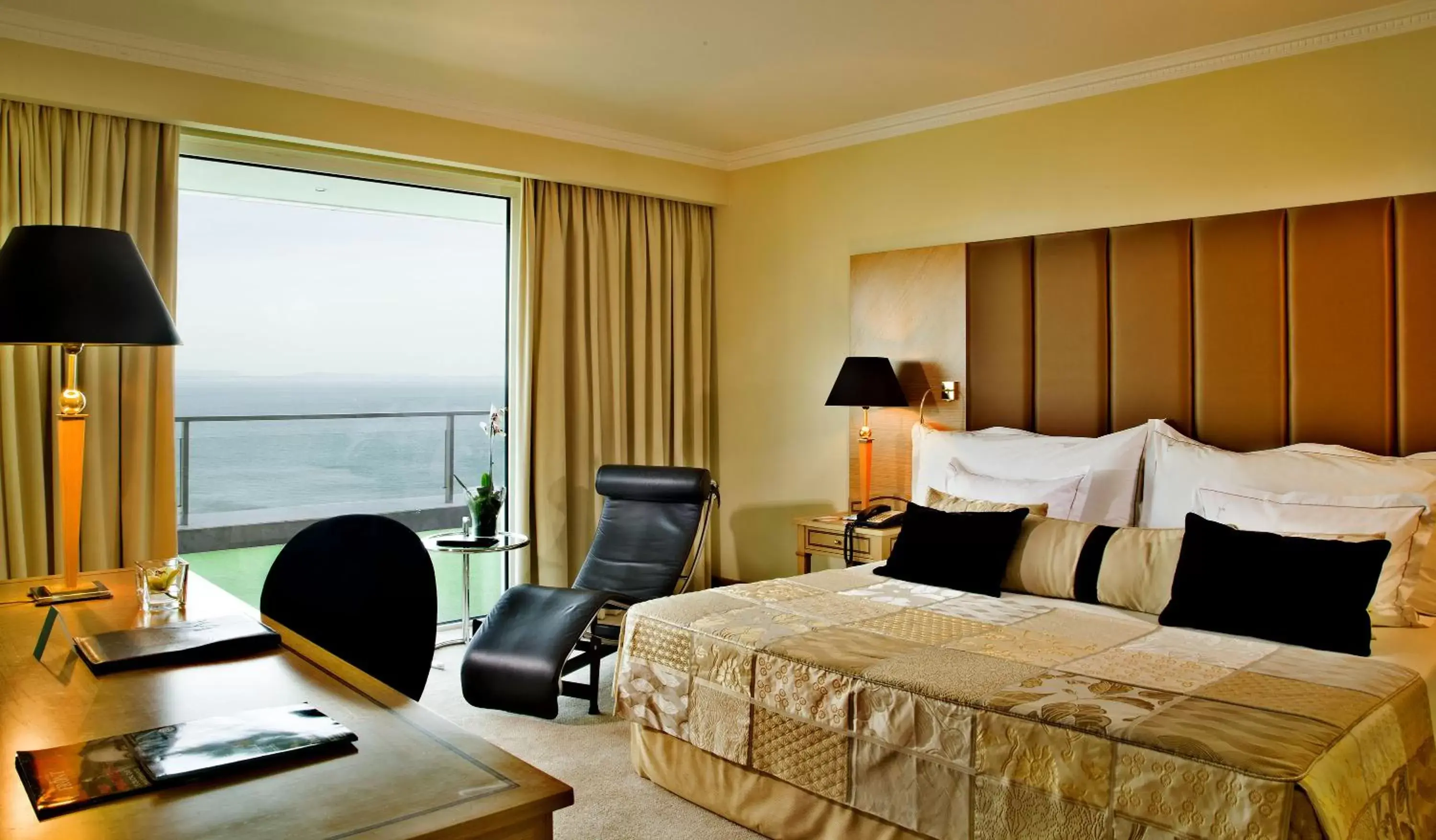 Deluxe Suite - single occupancy in Hotel Cascais Miragem Health & Spa Deluxe Suite - single occupancy in Hotel Cascais Miragem Health & Spa