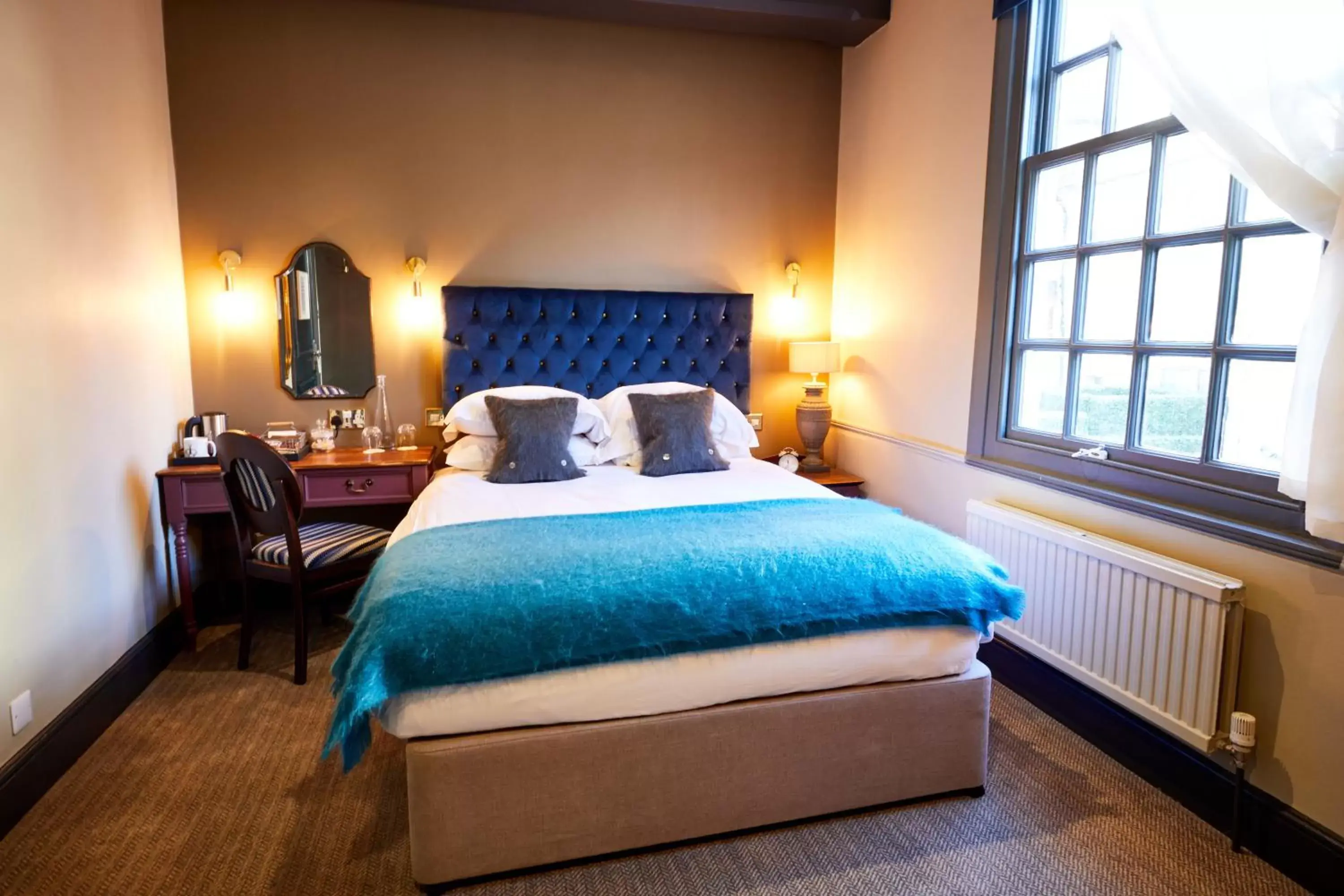 Small Double Room in The Fleece at Cirencester Small Double Room in The Fleece at Cirencester
