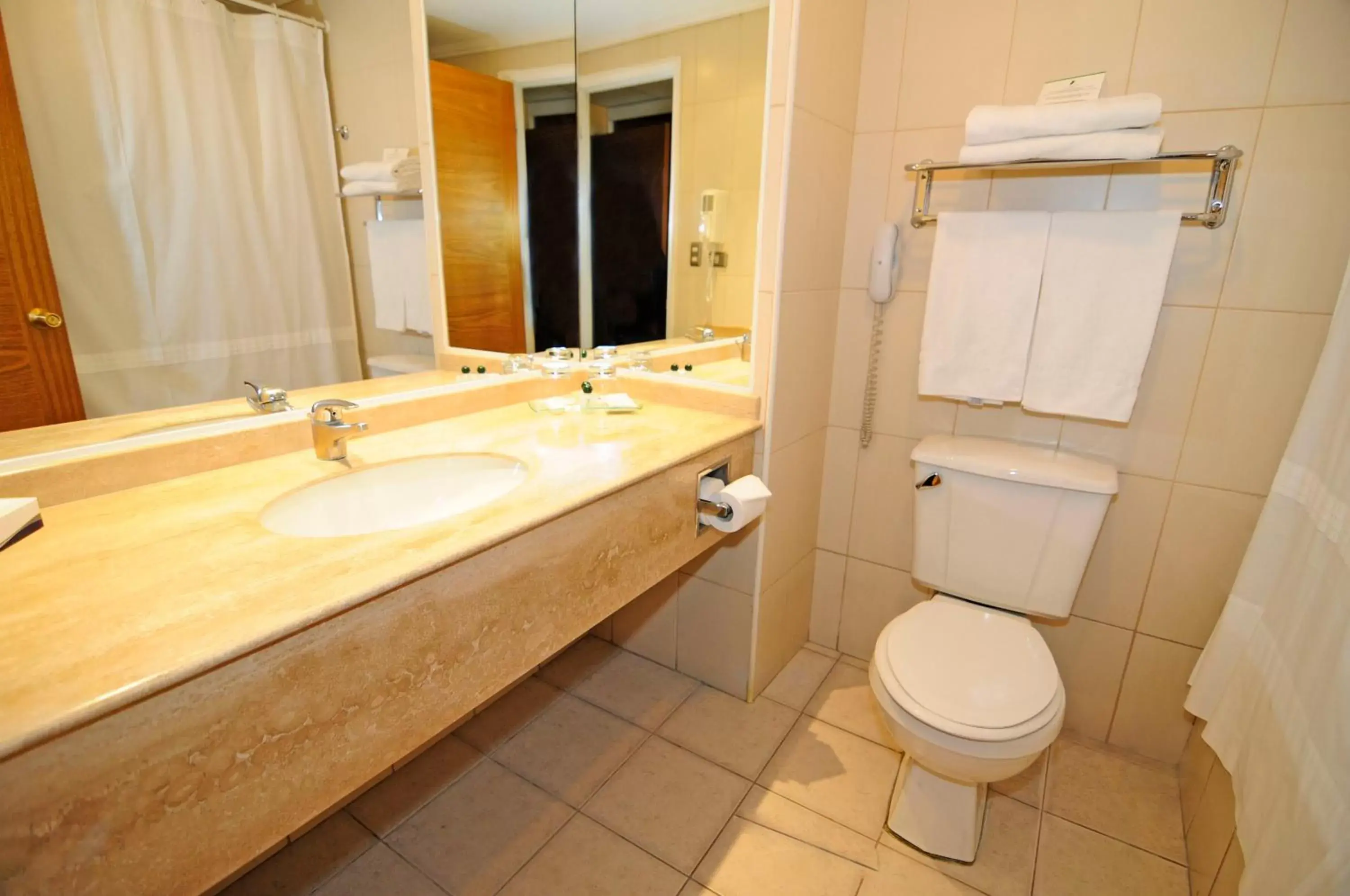 Queen Room with Two Queen Beds - single occupancy in Hotel Diego De Almagro Calama Queen Room with Two Queen Beds - single occupancy in Hotel Diego De Almagro Calama