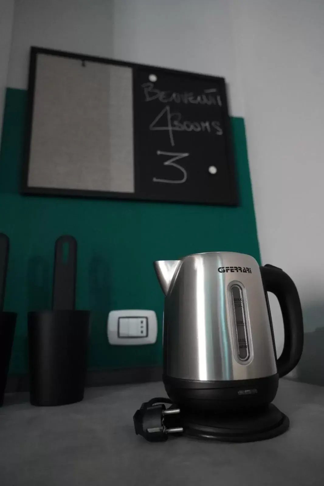 Double Room with Private Bathroom in 4ROOMS b&b - HOLIDAY HOME Double Room with Private Bathroom in 4ROOMS b&b - HOLIDAY HOME