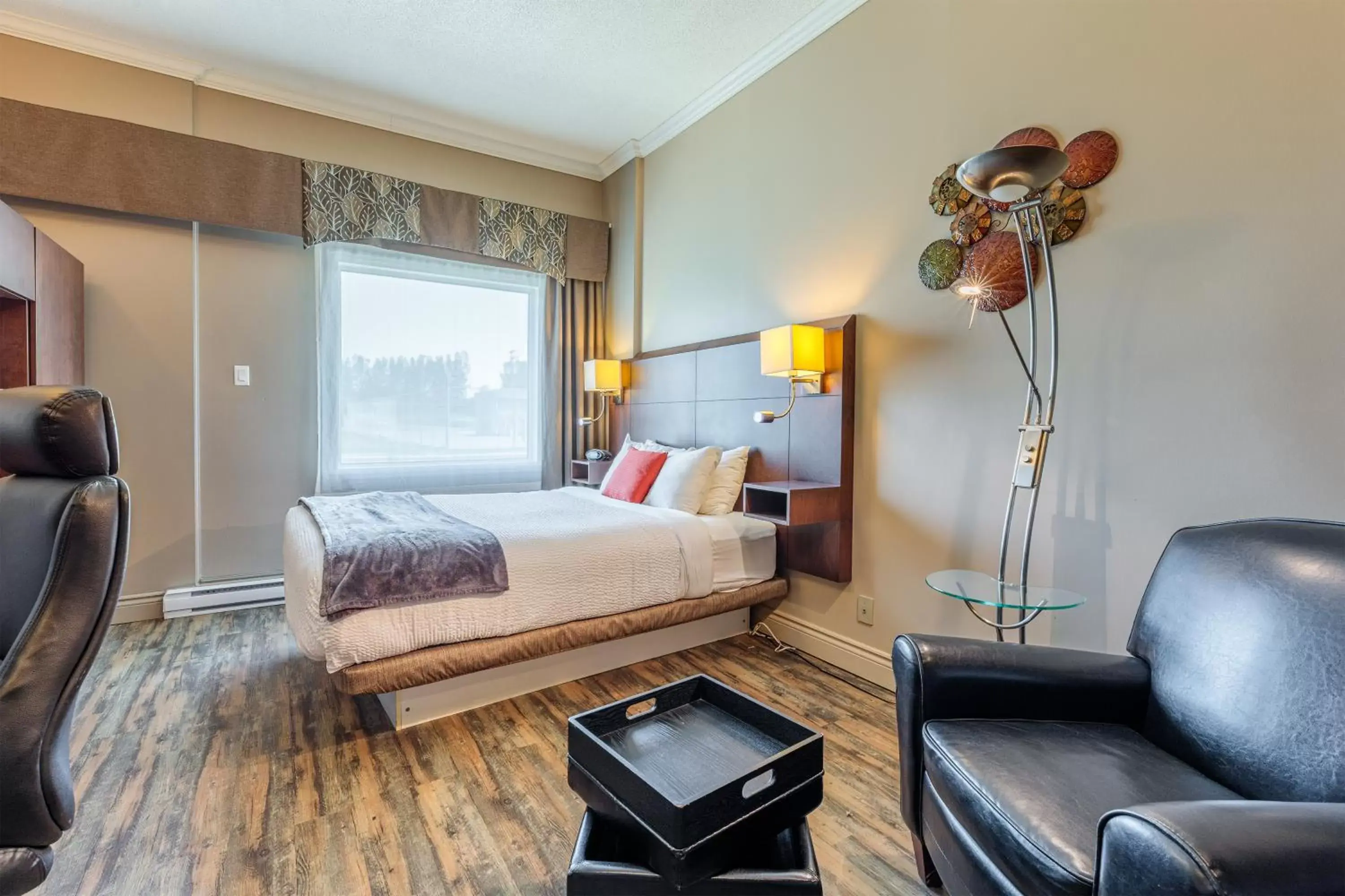 Queen Room - Non-Smoking in Days Inn by Wyndham Berthierville Queen Room - Non-Smoking in Days Inn by Wyndham Berthierville