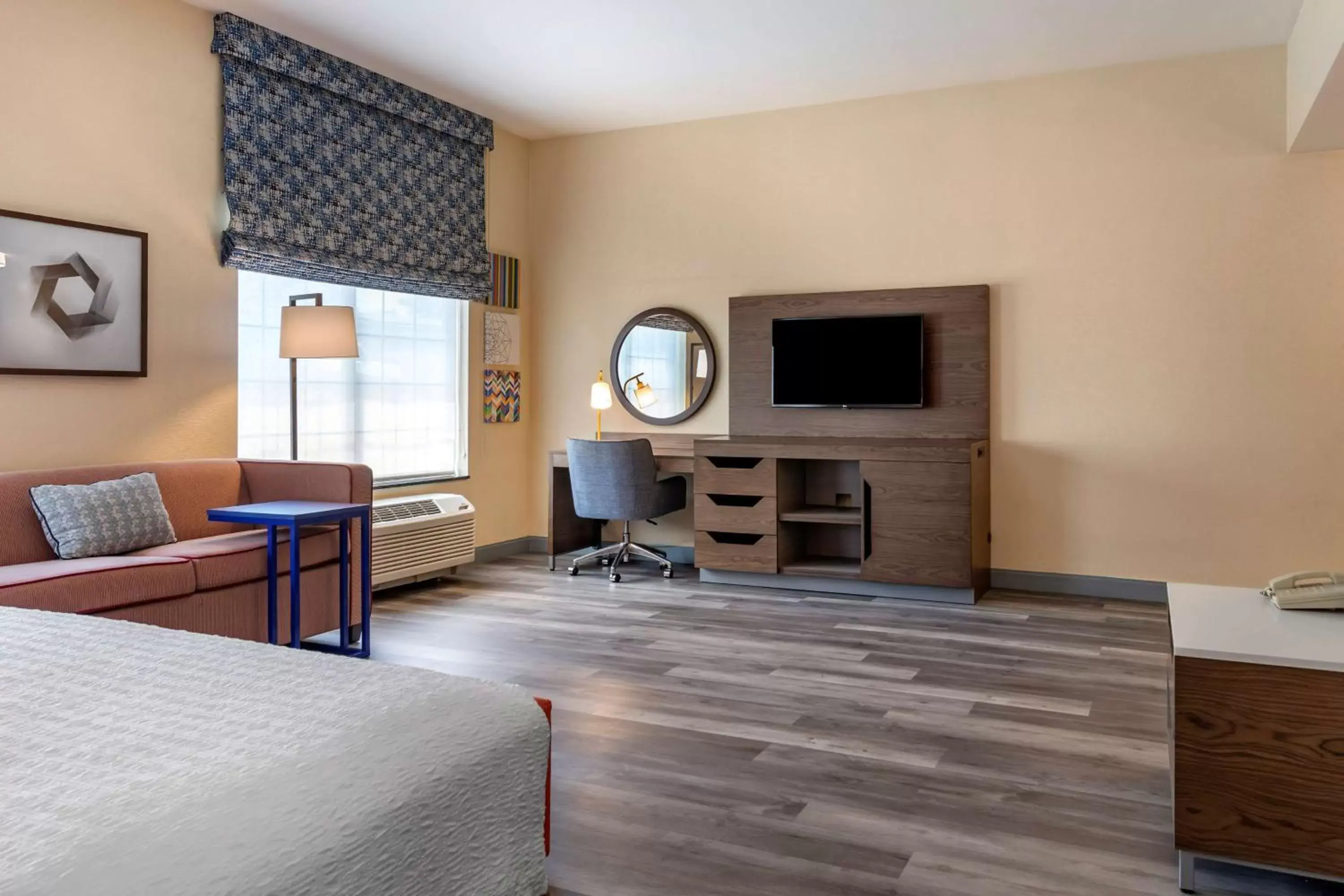 King Study Room - Non-Smoking in Hampton Inn Norco/Corona King Study Room - Non-Smoking in Hampton Inn Norco/Corona