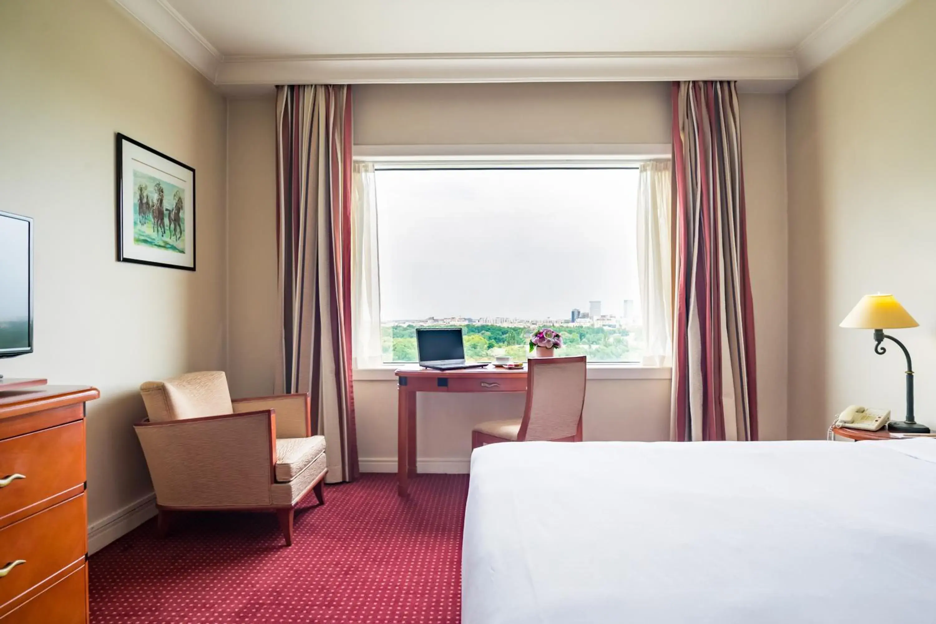 Deluxe Double Room in Pullman Bucharest World Trade Center Deluxe Double Room in Pullman Bucharest World Trade Center