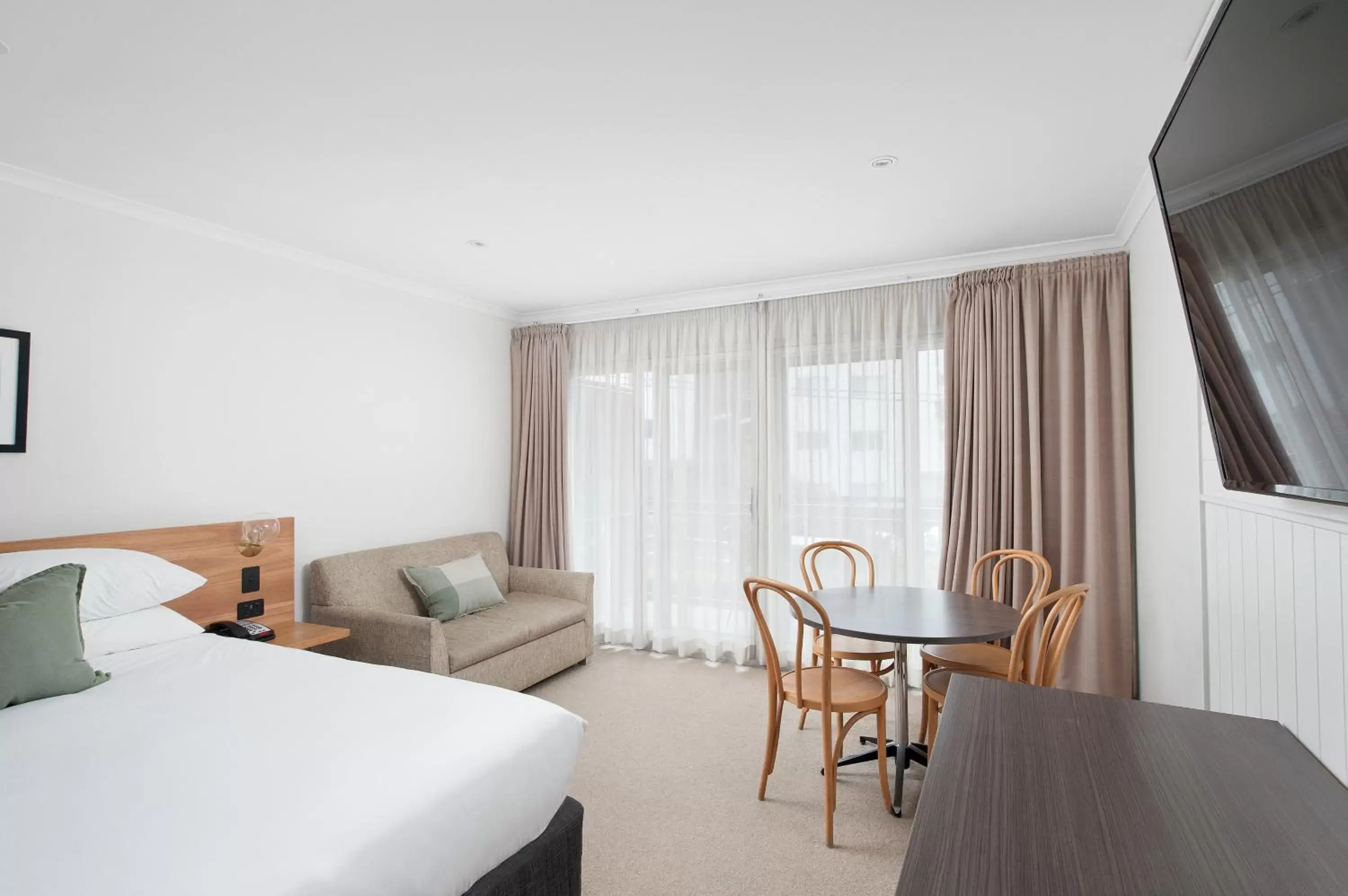 Standard Family Room with Garden View in Hotel Nelson Standard Family Room with Garden View in Hotel Nelson