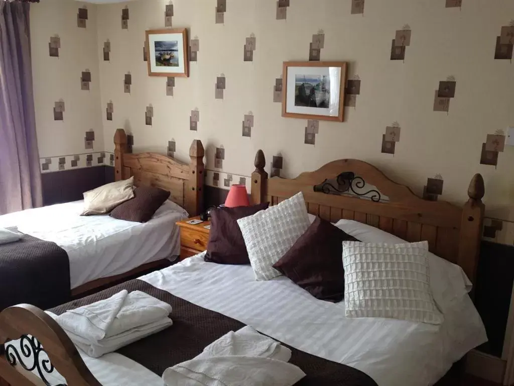 Standard Quadruple Room in King's Arms Standard Quadruple Room in King's Arms