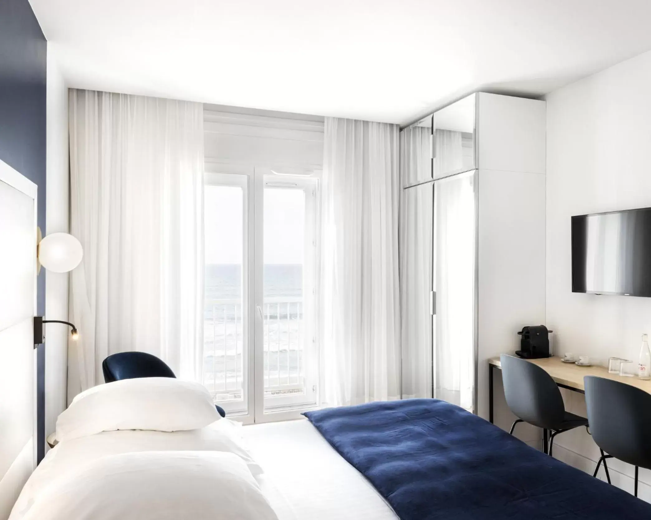 Junior Suite with Sea View in Hôtel Le Windsor Biarritz Junior Suite with Sea View in Hôtel Le Windsor Biarritz