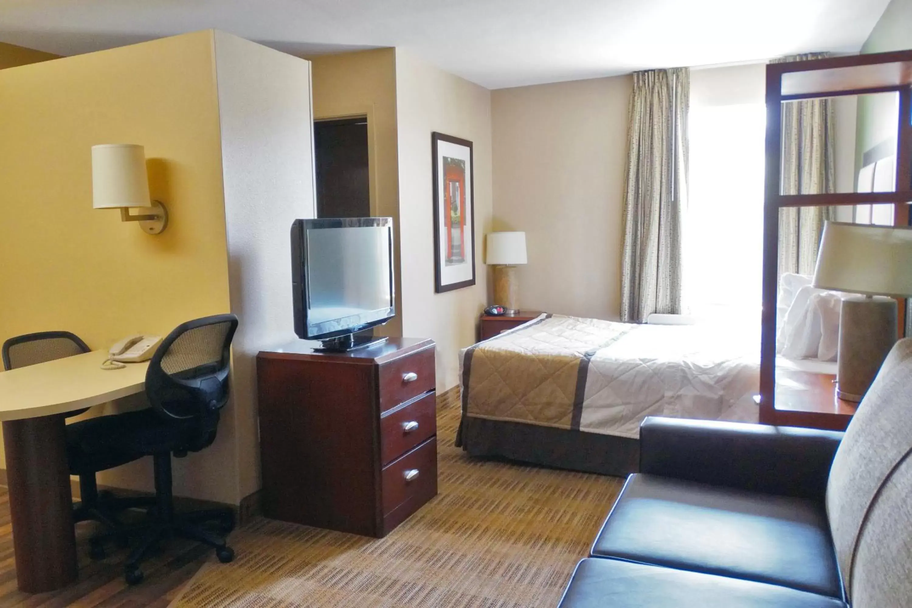 Deluxe Studio with 1 Queen Bed - Disability Access - Non-Smoking in Extended Stay America Suites - Memphis - Wolfchase Galleria Deluxe Studio with 1 Queen Bed - Disability Access - Non-Smoking in Extended Stay America Suites - Memphis - Wolfchase Galleria