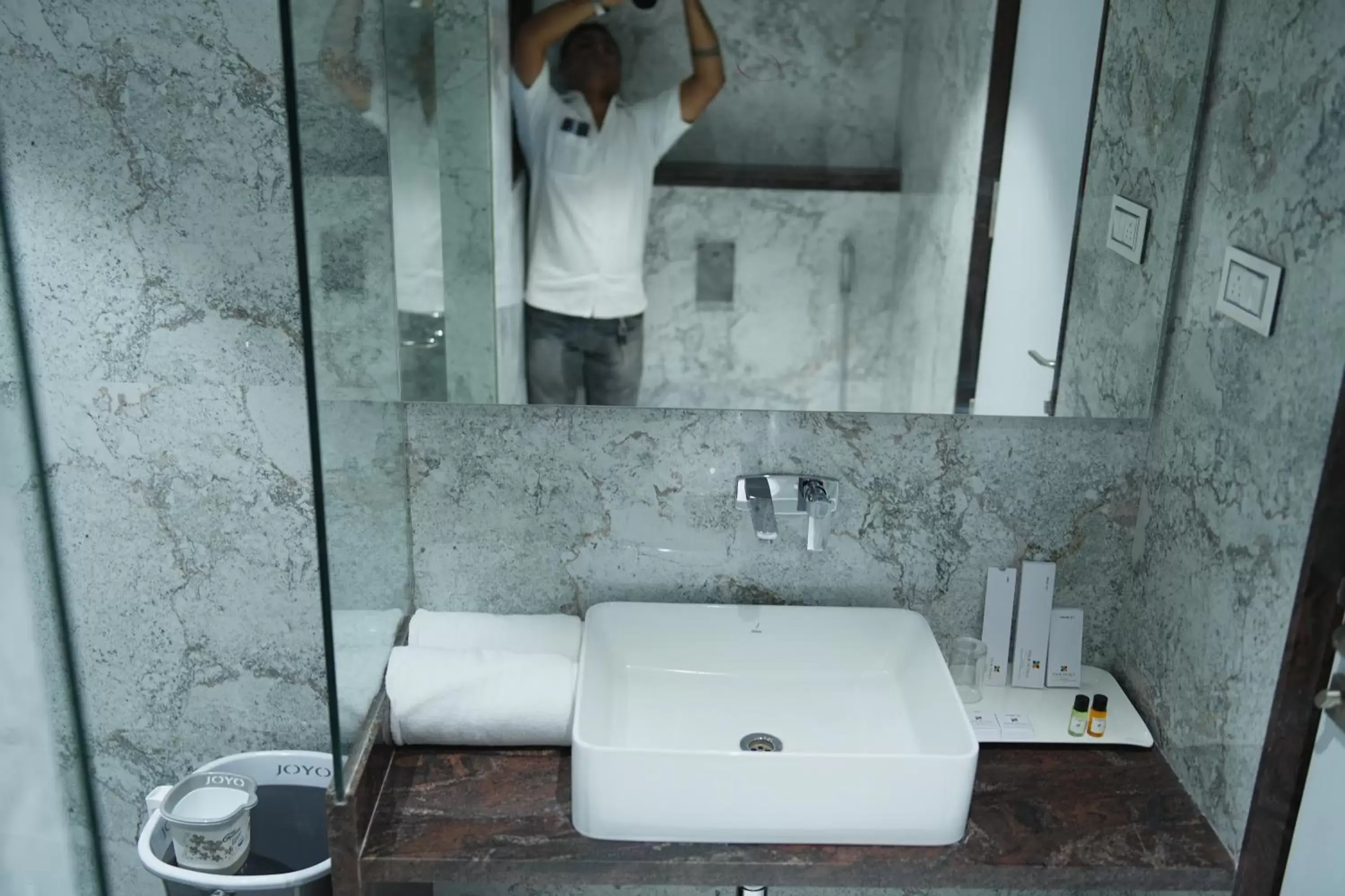 Suite in Four Petals Executive by LHMS Suite in Four Petals Executive by LHMS