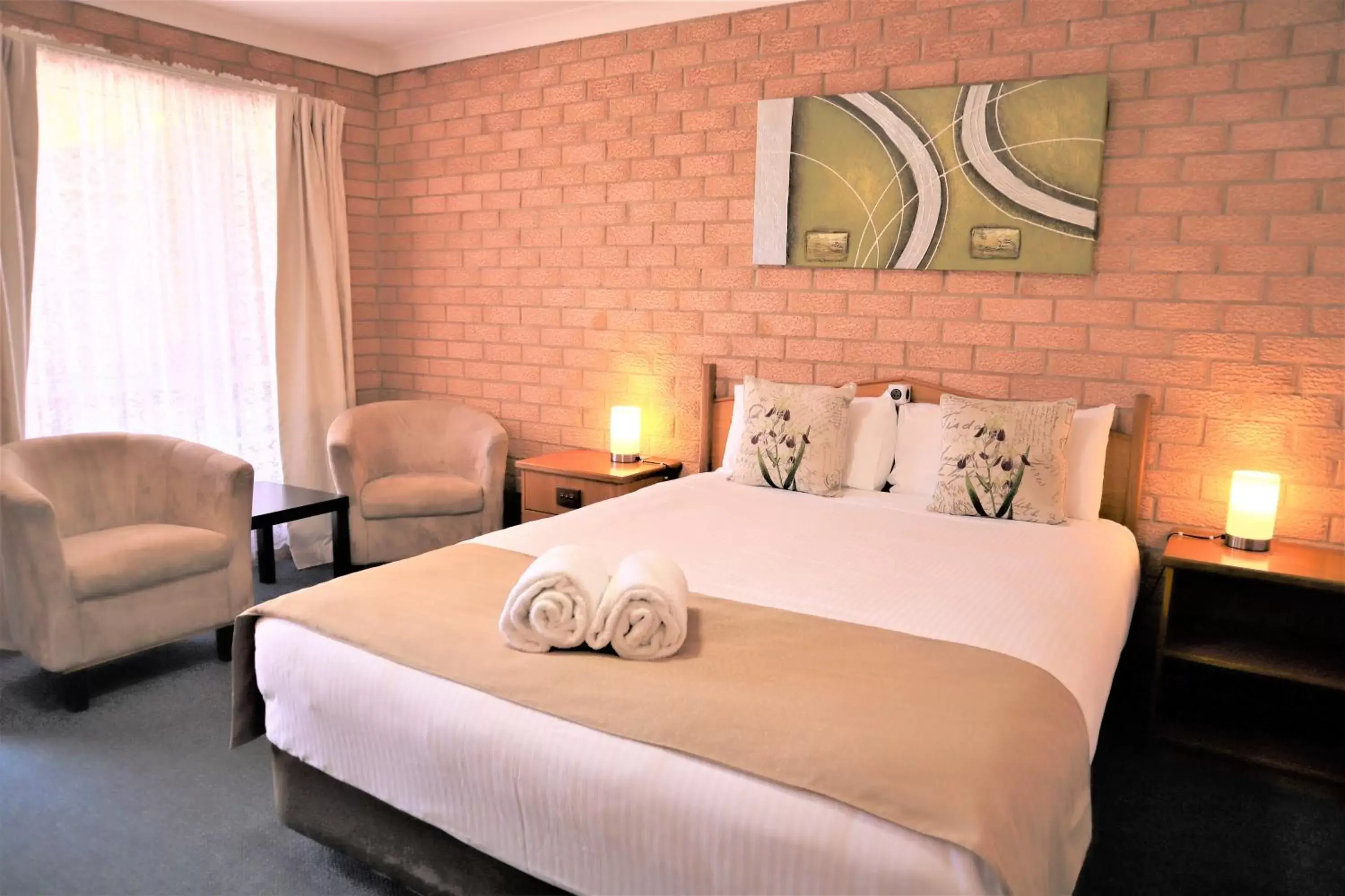 Executive Queen Studio in Golden Chain Aalana Motor Inn Executive Queen Studio in Golden Chain Aalana Motor Inn