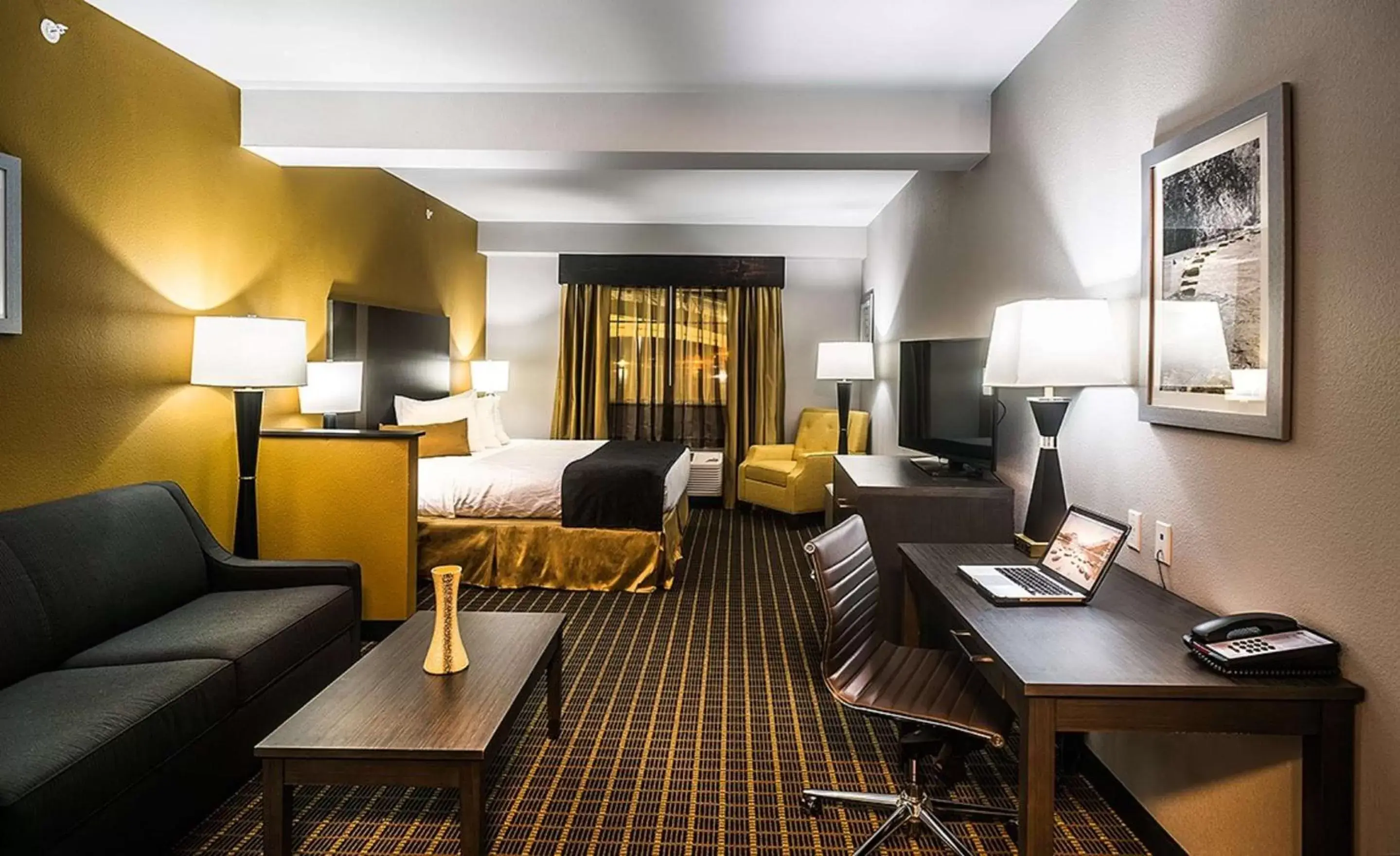 King Suite with Roll - Disability Access - In Shower in Best Western Plus Lampasas Inn & Suites King Suite with Roll - Disability Access - In Shower in Best Western Plus Lampasas Inn & Suites