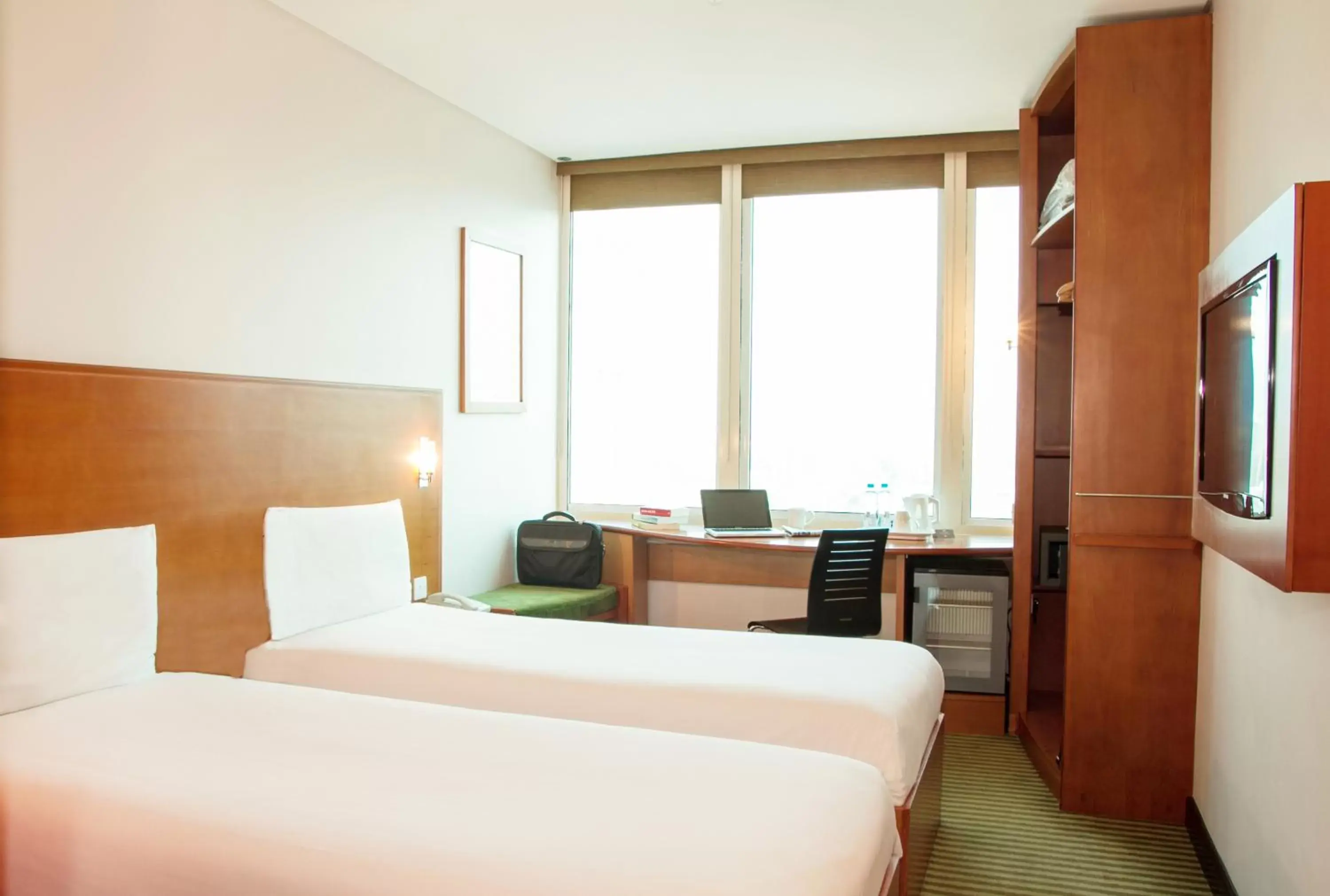 Standard Twin Room in ibis Kuwait Salmiya Standard Twin Room in ibis Kuwait Salmiya