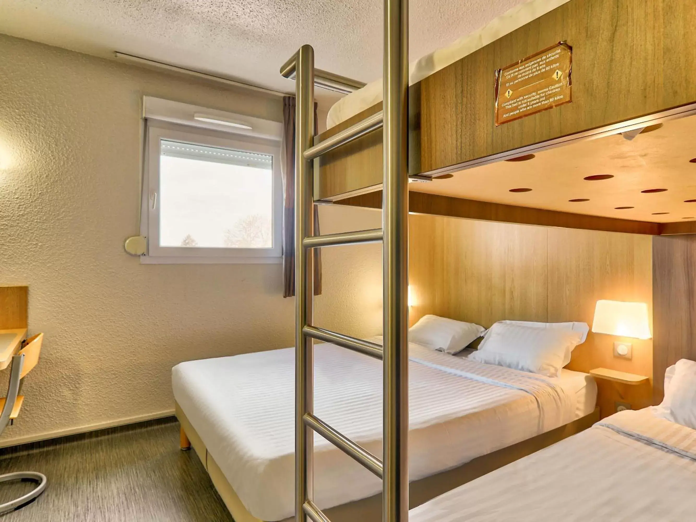 Family Room (2 Adults + 2 Children) in B&B HOTEL Clermont-Ferrand Sud Aubière Family Room (2 Adults + 2 Children) in B&B HOTEL Clermont-Ferrand Sud Aubière