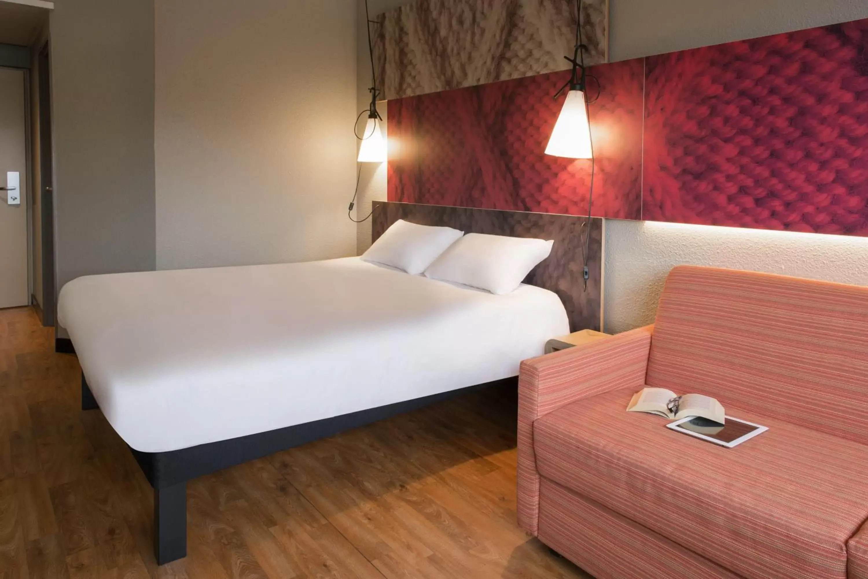 Standard Double Room with Sofa in ibis Valence Sud Standard Double Room with Sofa in ibis Valence Sud