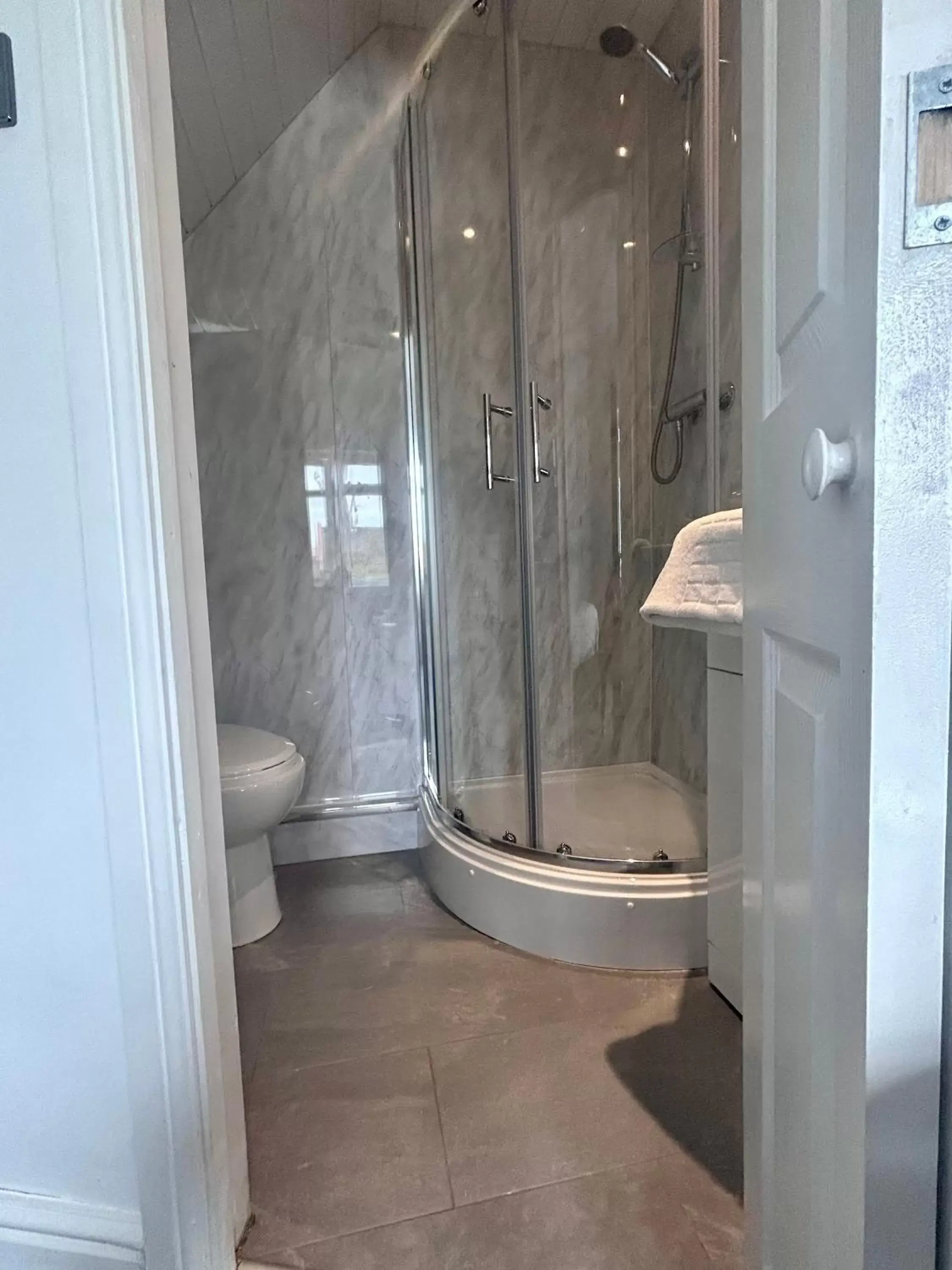 Standard Twin Room - single occupancy in Charnwood Regency Guest House Standard Twin Room - single occupancy in Charnwood Regency Guest House