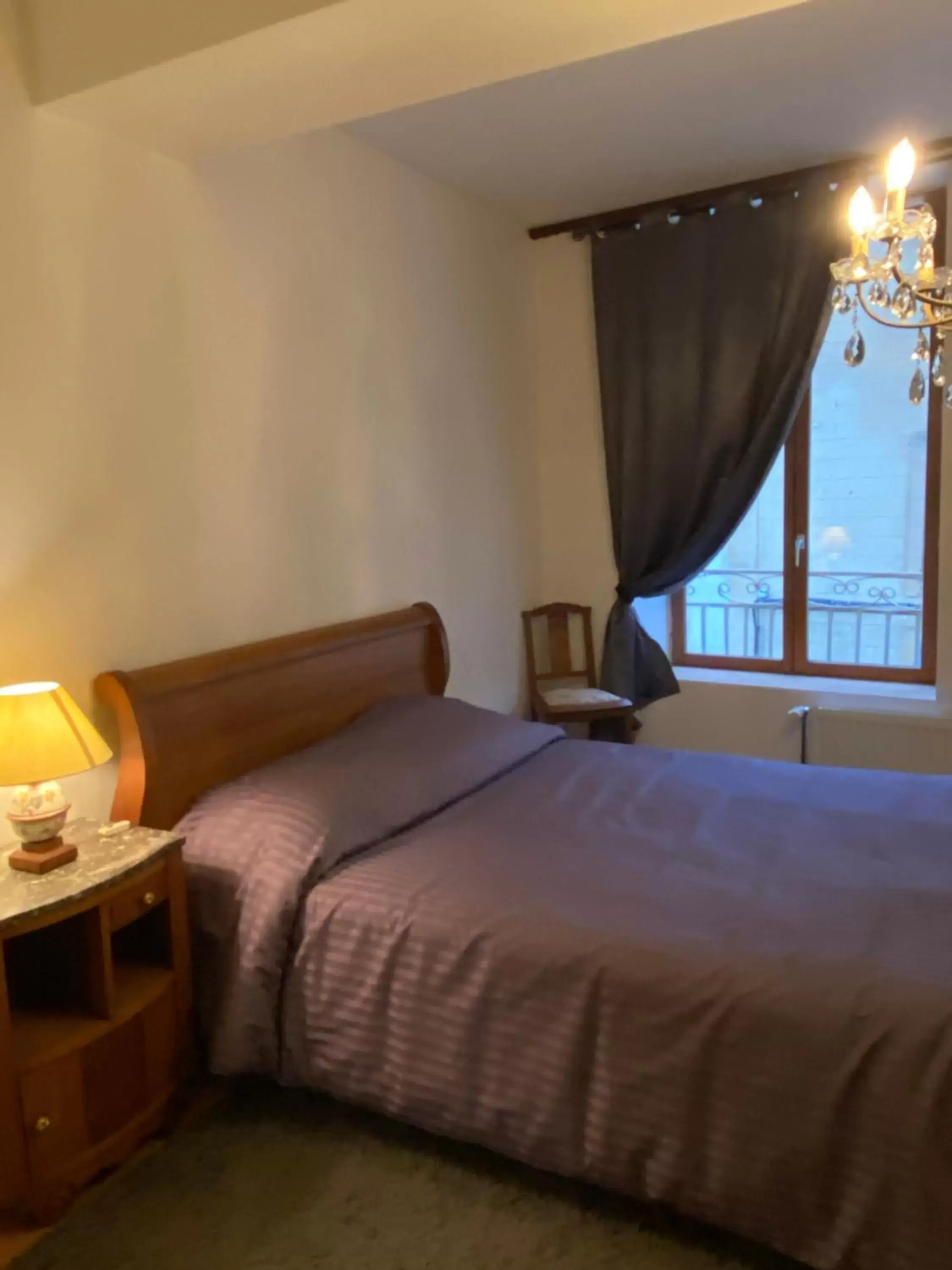 Photo of the whole room, Bed in La Chambre d'Angèle Photo of the whole room, Bed in La Chambre d'Angèle