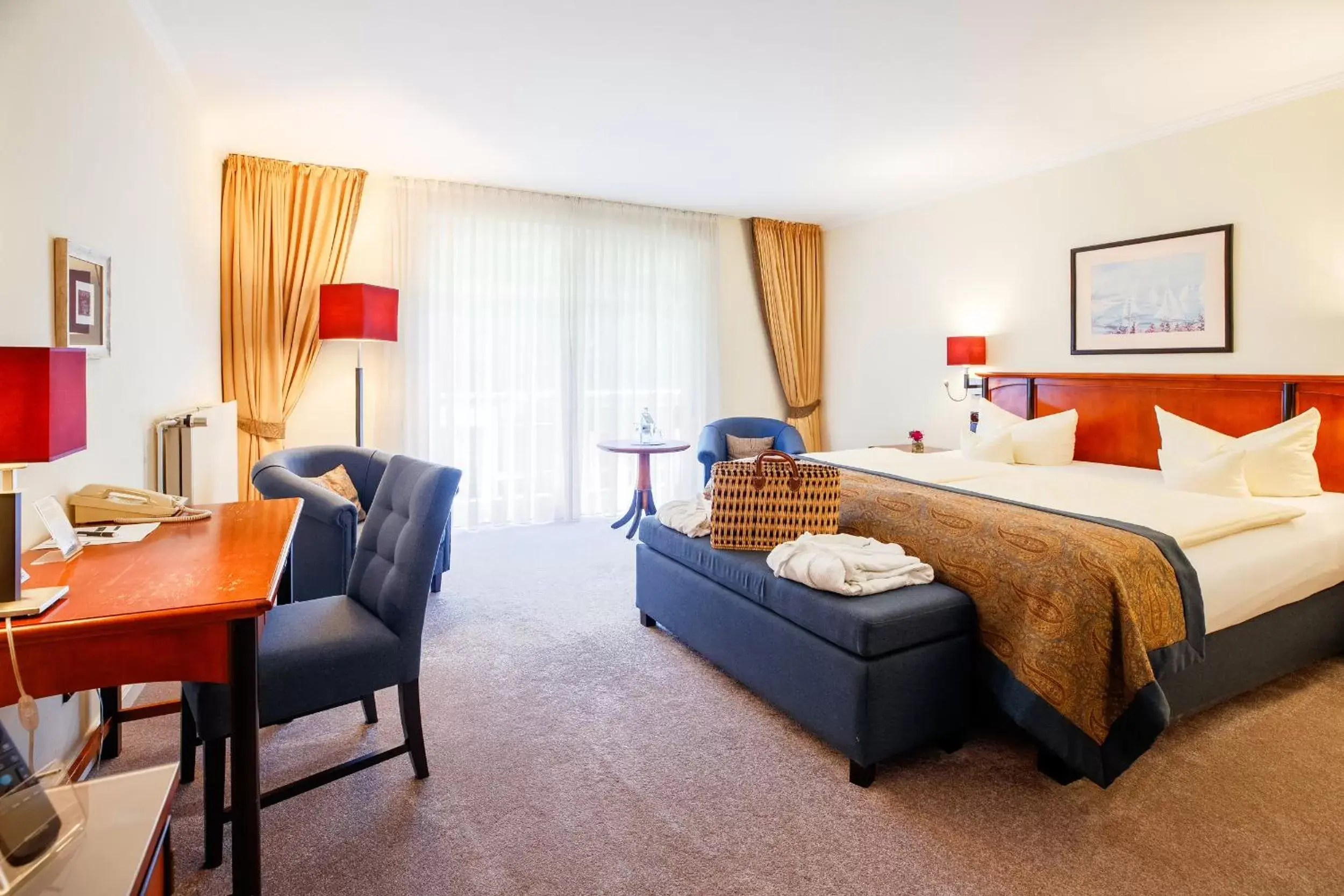 Double Room - single occupancy - Forest or Street Side in Kurhaus am Inselsee Double Room - single occupancy - Forest or Street Side in Kurhaus am Inselsee