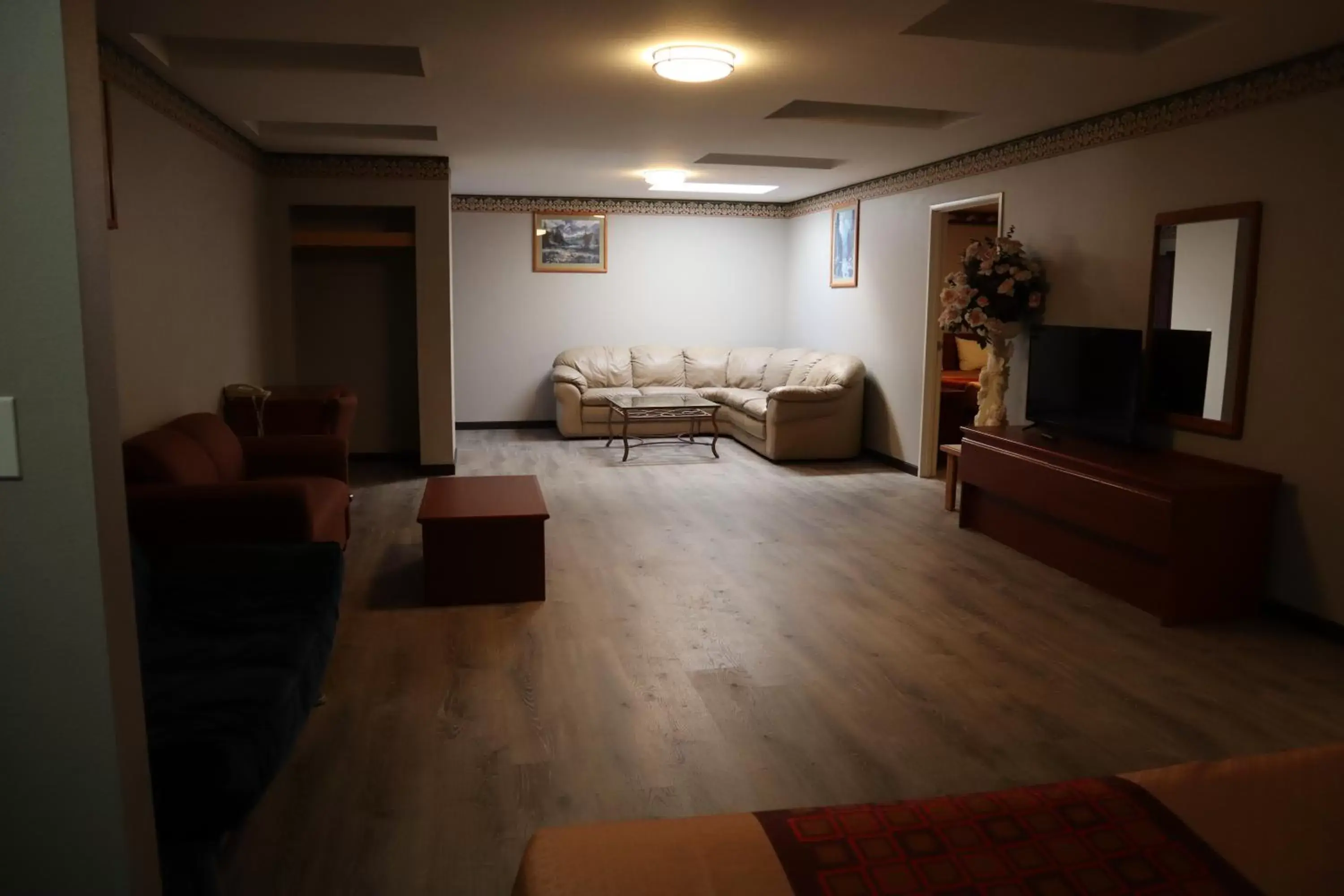 Three-Bedroom Suite in Express Inn & Suites Eugene Three-Bedroom Suite in Express Inn & Suites Eugene