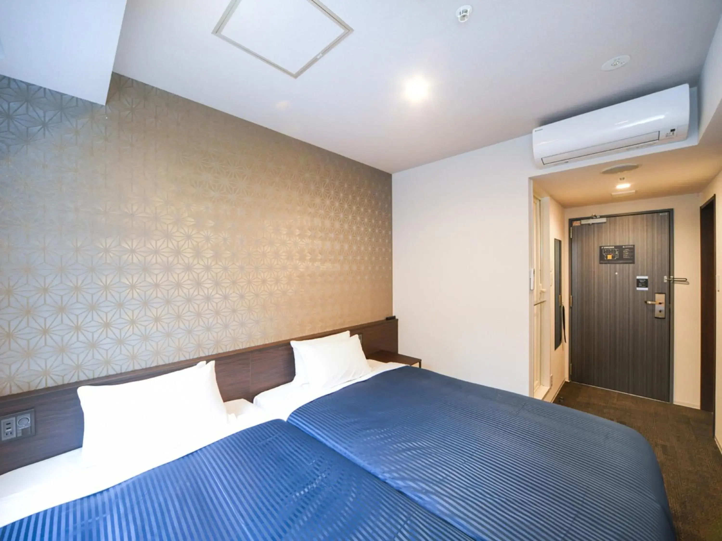 Twin Room - single occupancy - Non-Smoking in HOTEL LiVEMAX Nihonbashi Koamicho Twin Room - single occupancy - Non-Smoking in HOTEL LiVEMAX Nihonbashi Koamicho