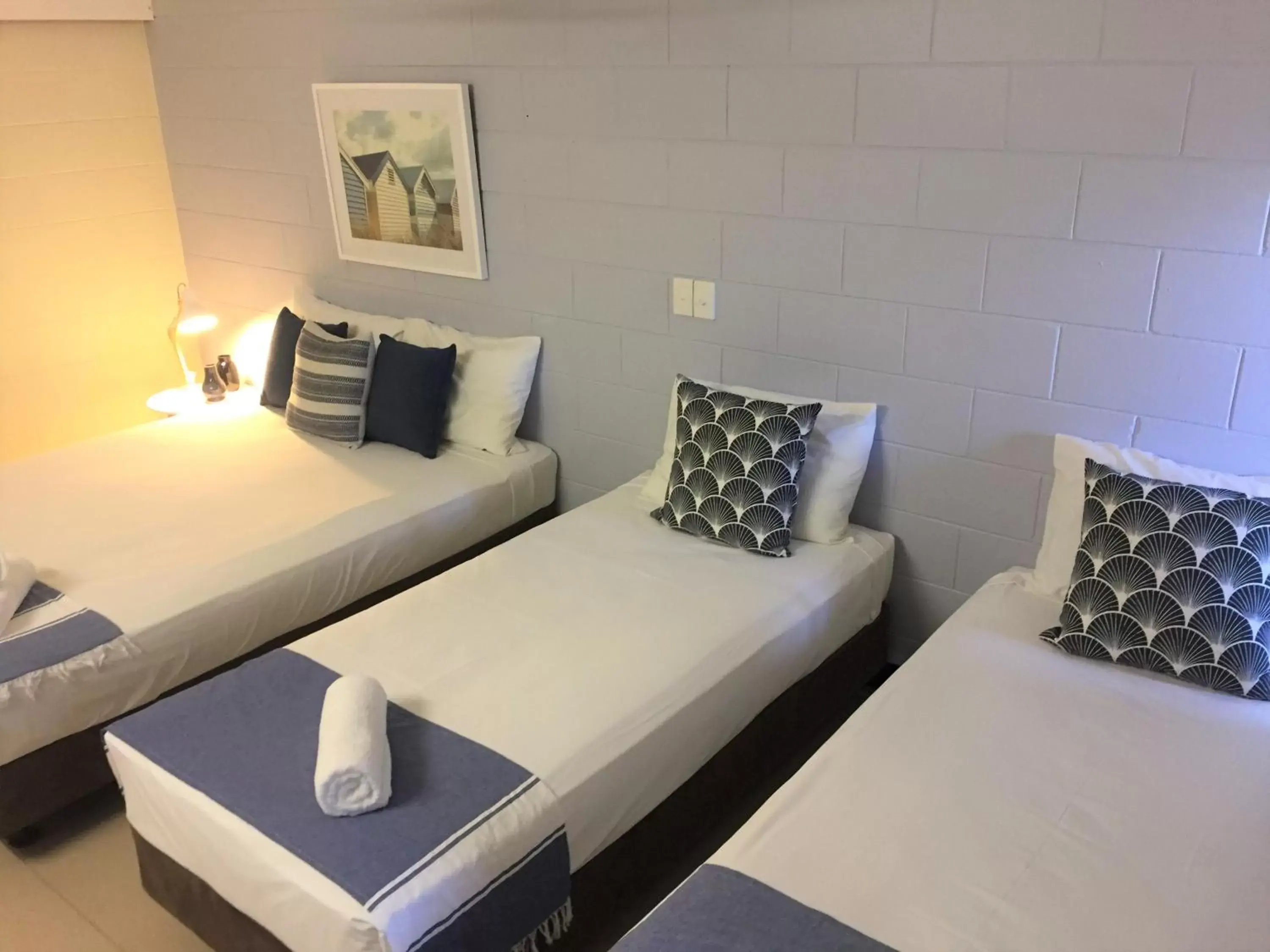 Standard Family Room in Cardwell at the Beach Standard Family Room in Cardwell at the Beach