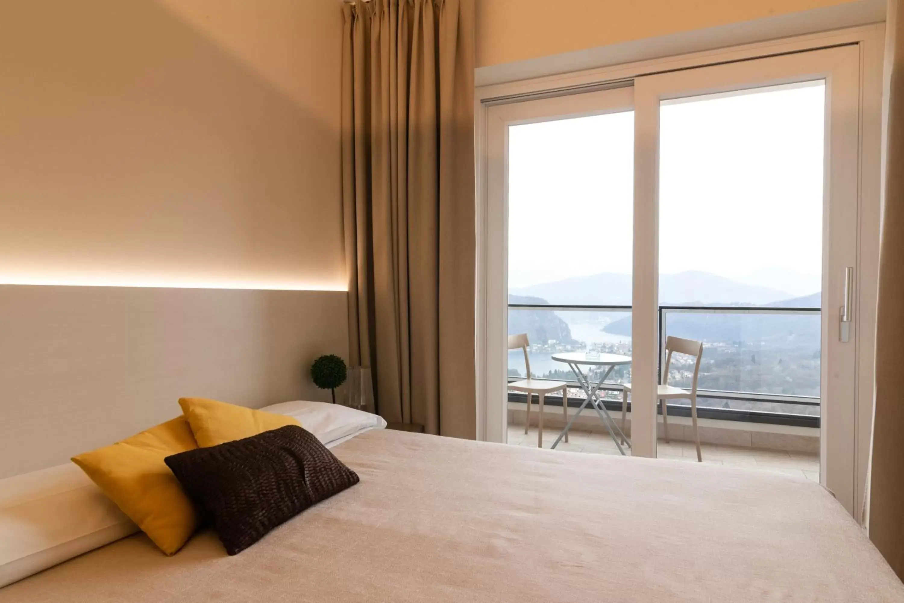 Superior Triple Room - single occupancy in Stampa 1968 Hotel e Ristorante Superior Triple Room - single occupancy in Stampa 1968 Hotel e Ristorante