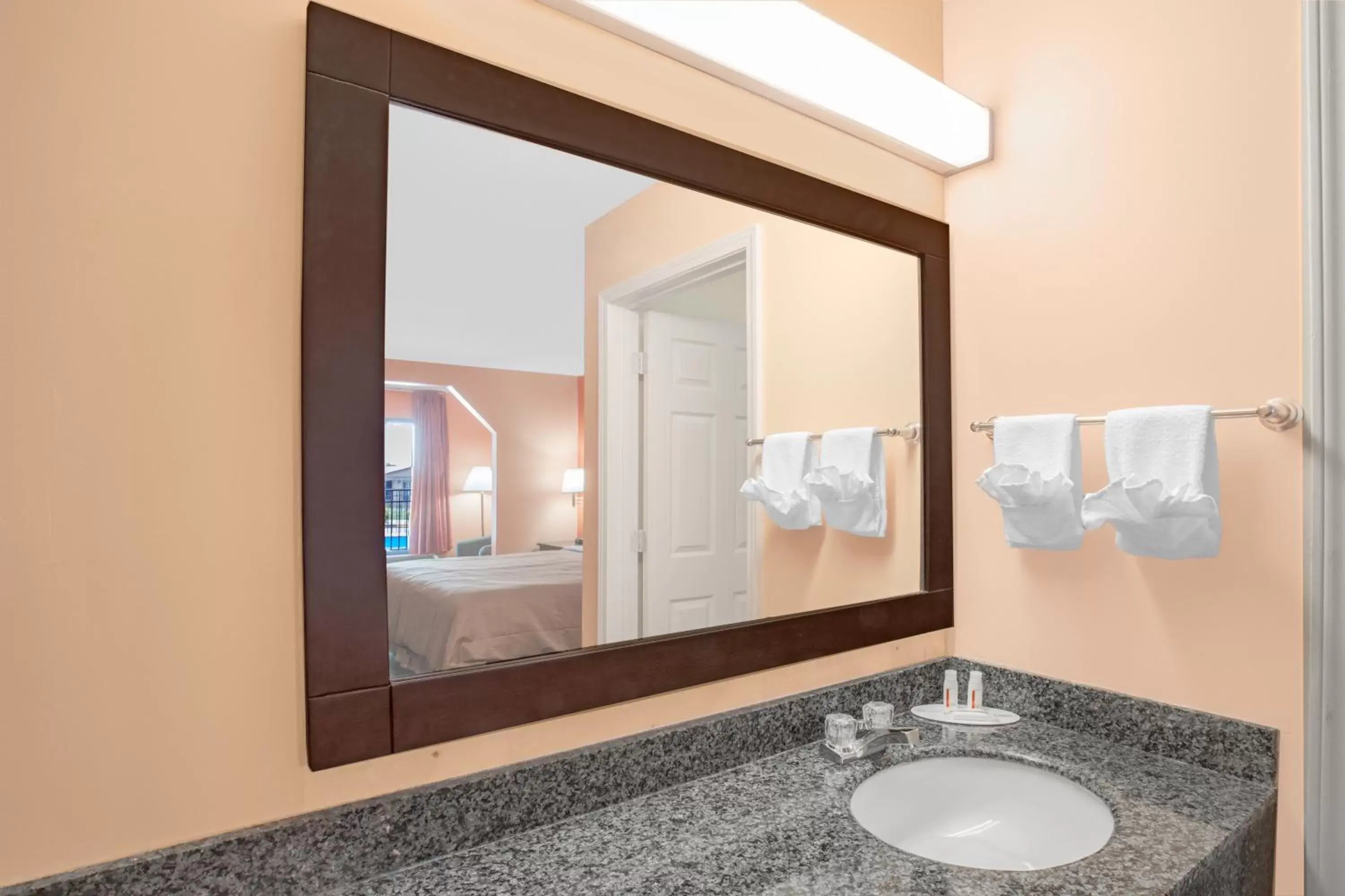 Deluxe King Suite in Days Inn by Wyndham Moulton Deluxe King Suite in Days Inn by Wyndham Moulton