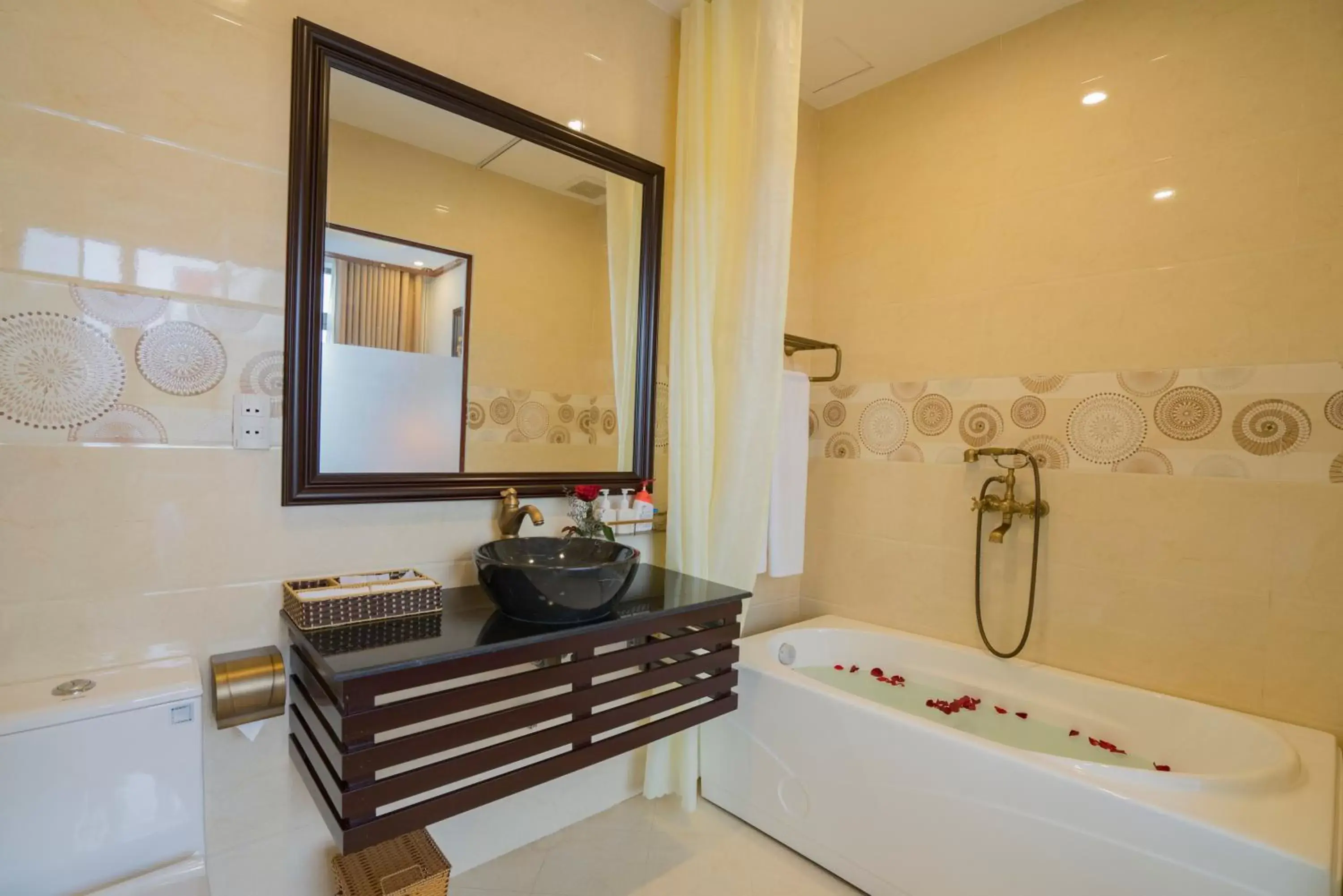 King Suite with Pool View in Hoi An Discovery Villa King Suite with Pool View in Hoi An Discovery Villa