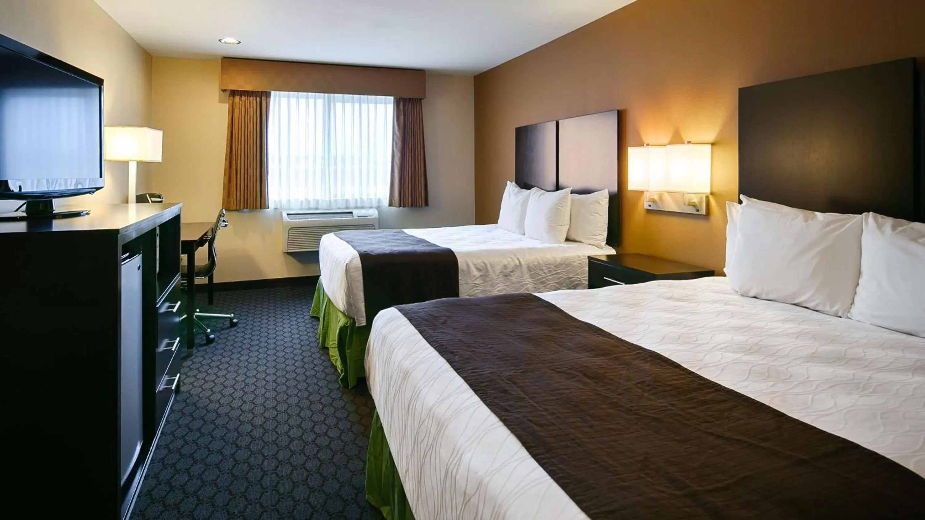 Room with One Queen Bed and One Single Bed - Disability Accessable/Non-Smoking in Best Western Sky Valley Inn Room with One Queen Bed and One Single Bed - Disability Accessable/Non-Smoking in Best Western Sky Valley Inn