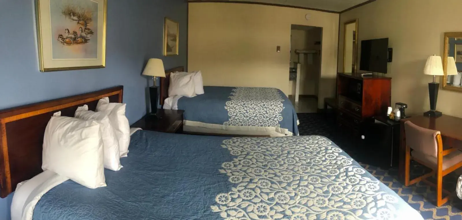 Double Room with Two Double Beds - Smoking in Aderi Hotel Lewisburg Double Room with Two Double Beds - Smoking in Aderi Hotel Lewisburg