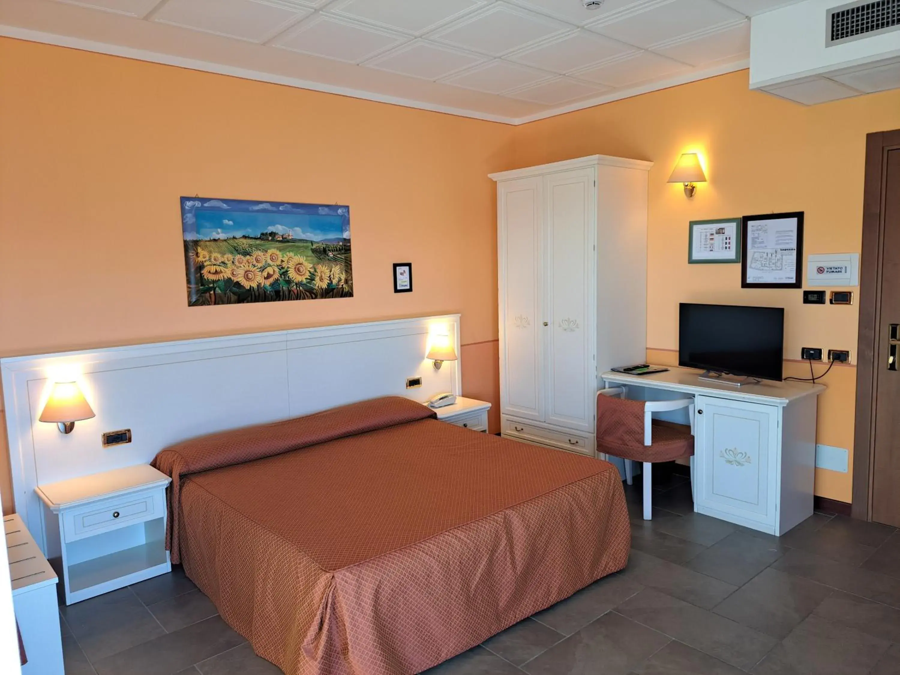 Superior Double or Twin Room with Lake View in Hotel Azalea Superior Double or Twin Room with Lake View in Hotel Azalea