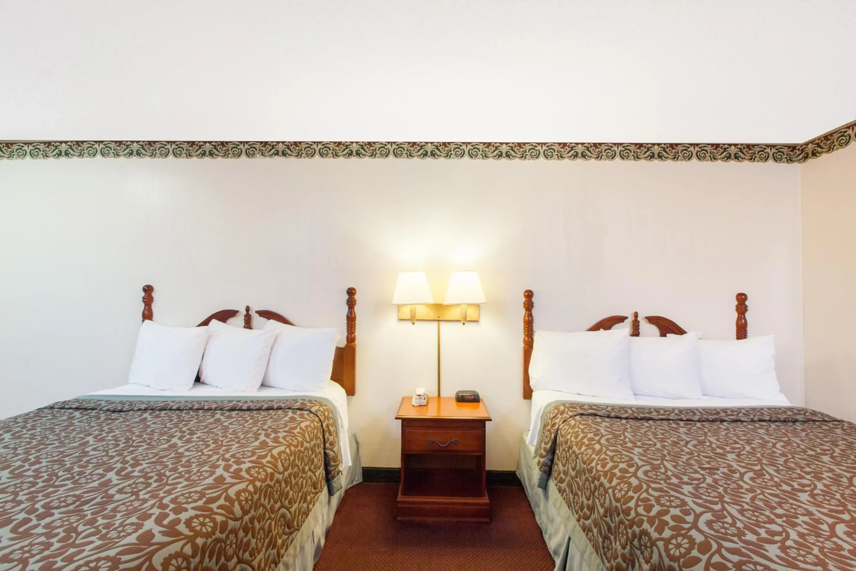 Queen Room with Two Queen Beds - Non-Smoking in Days Inn by Wyndham Erick Queen Room with Two Queen Beds - Non-Smoking in Days Inn by Wyndham Erick