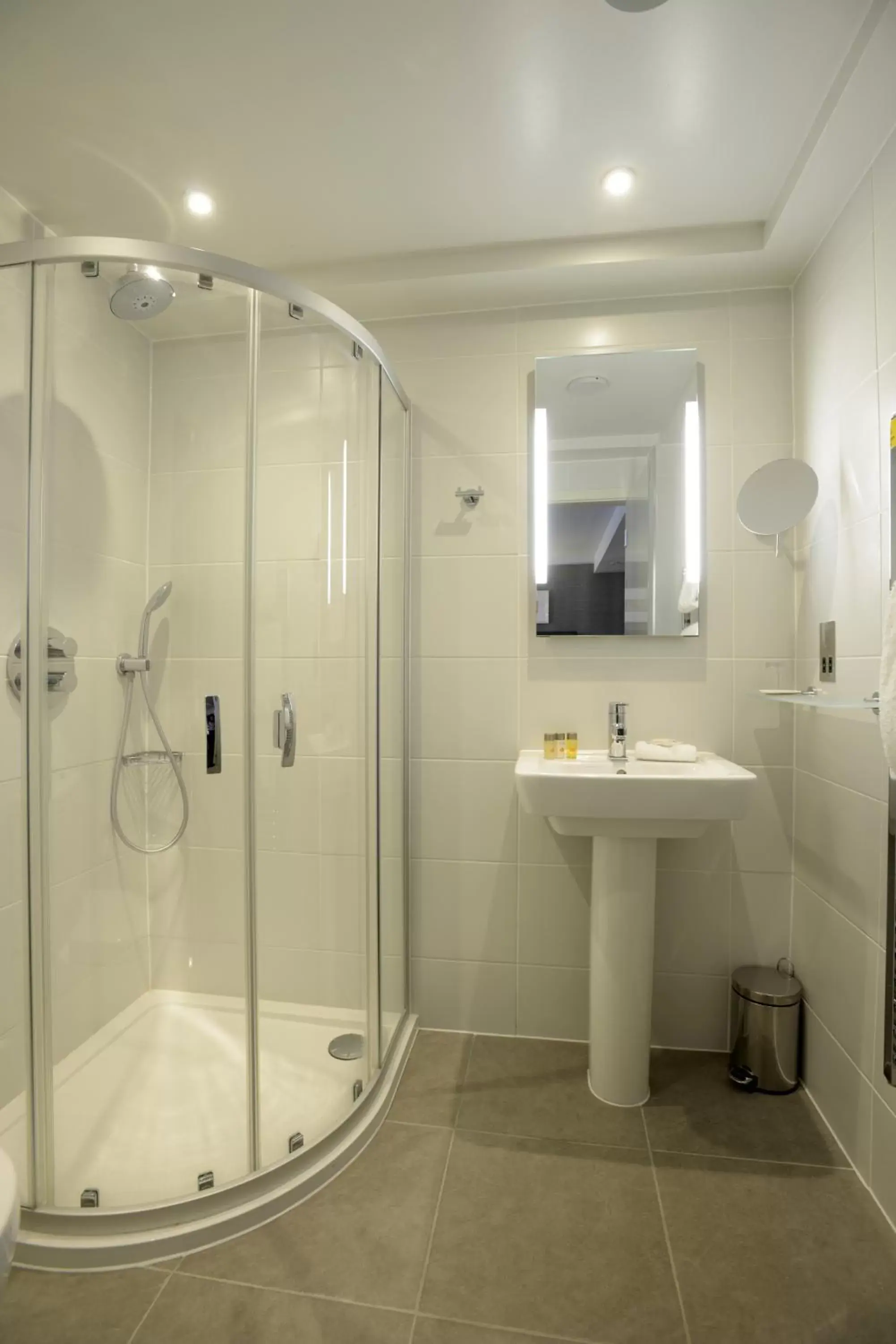 Standard Twin Room in The Lensbury Resort Standard Twin Room in The Lensbury Resort