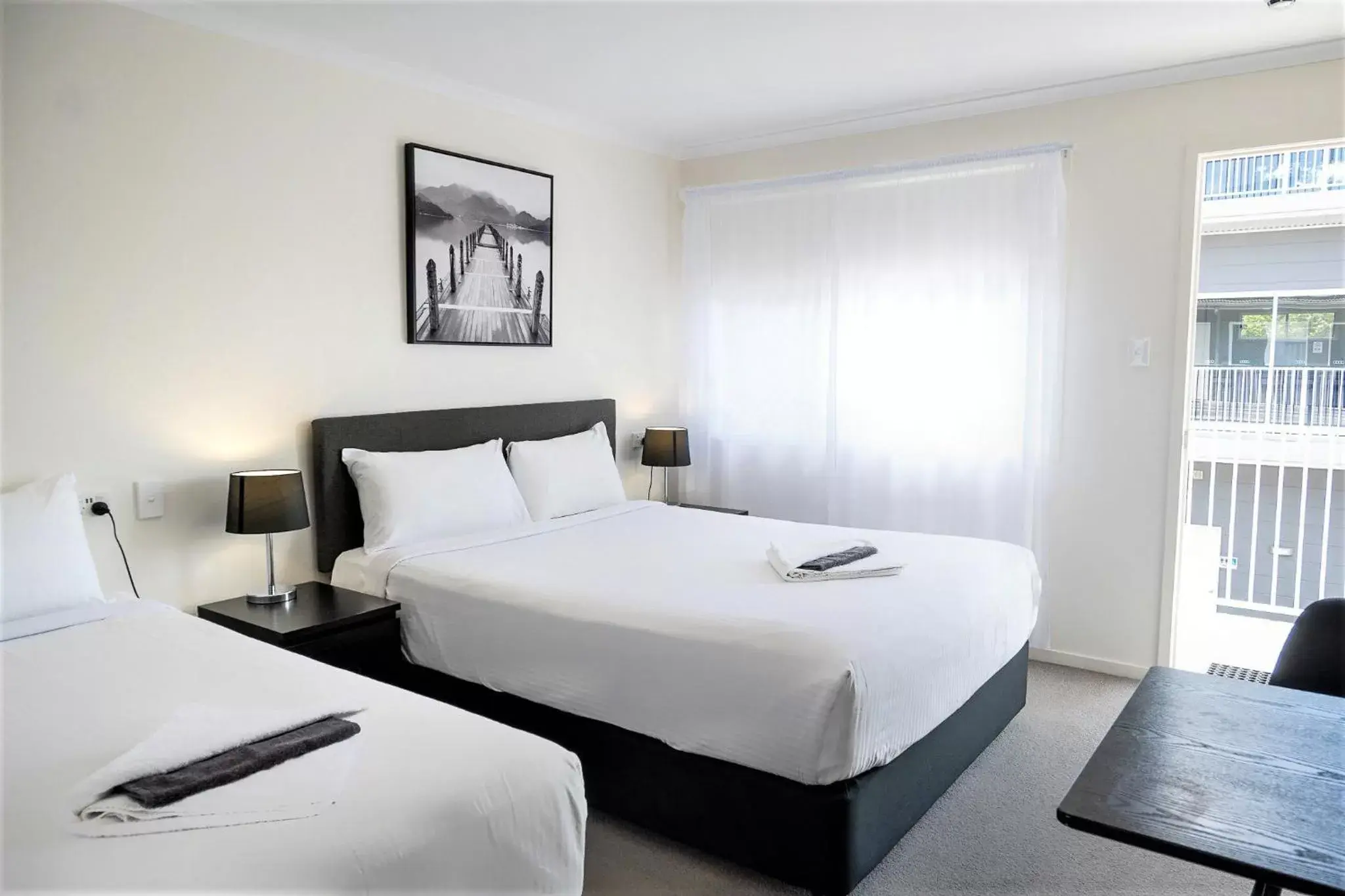 Deluxe Triple Room in Petrie Mill Motel Deluxe Triple Room in Petrie Mill Motel