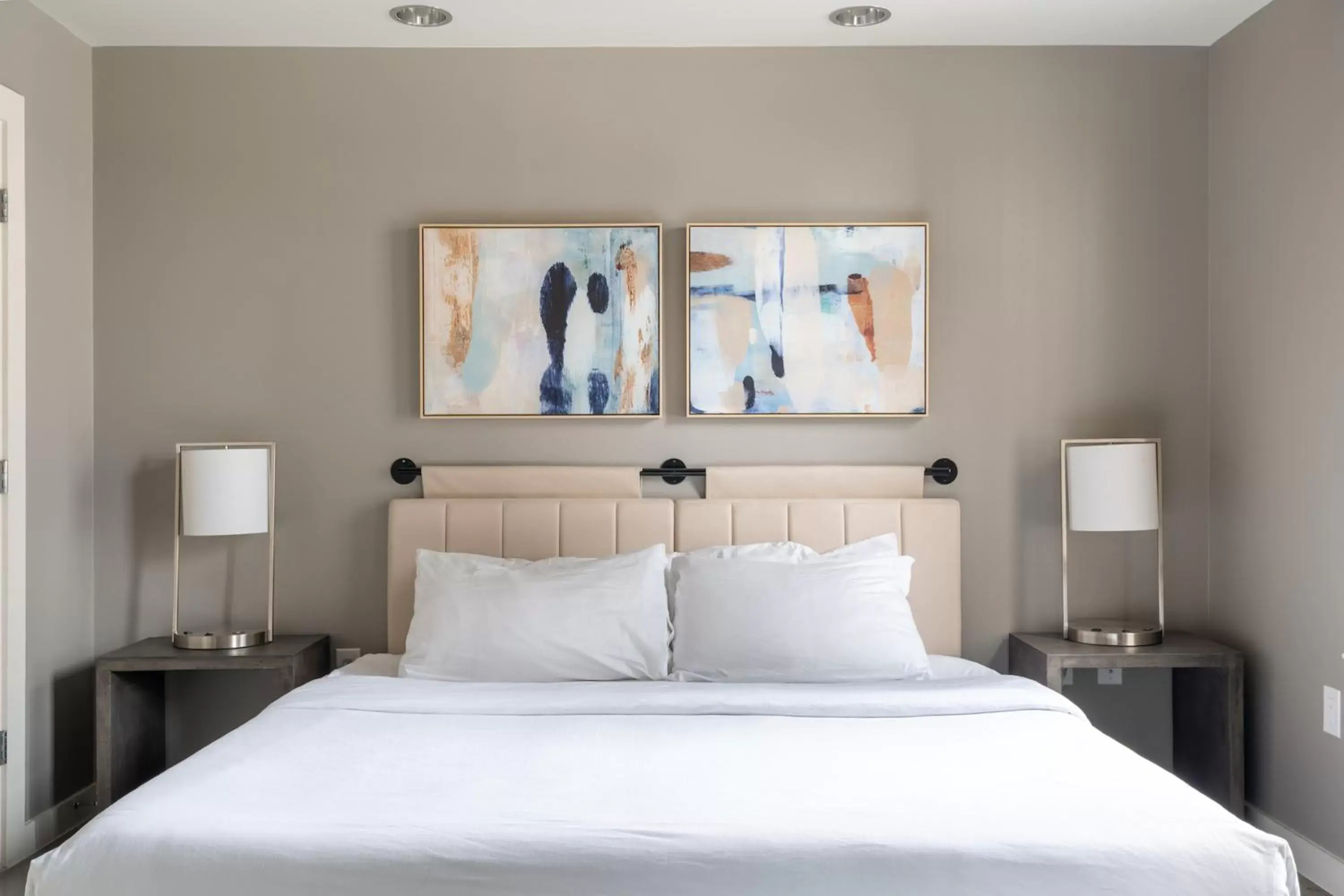 Two-Bedroom Apartment (Self Check-in with Virtual Front Desk) in Kasa Downtown Austin Two-Bedroom Apartment (Self Check-in with Virtual Front Desk) in Kasa Downtown Austin