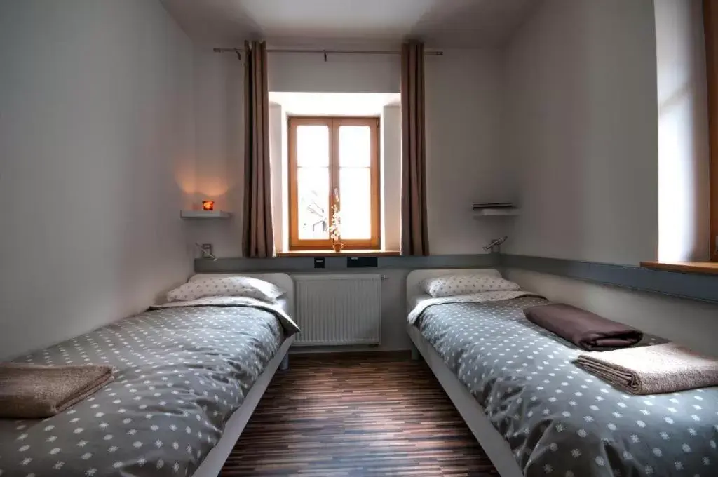 Standard Twin Room with Shared Bathroom in CUBE central rooms for 2 Standard Twin Room with Shared Bathroom in CUBE central rooms for 2