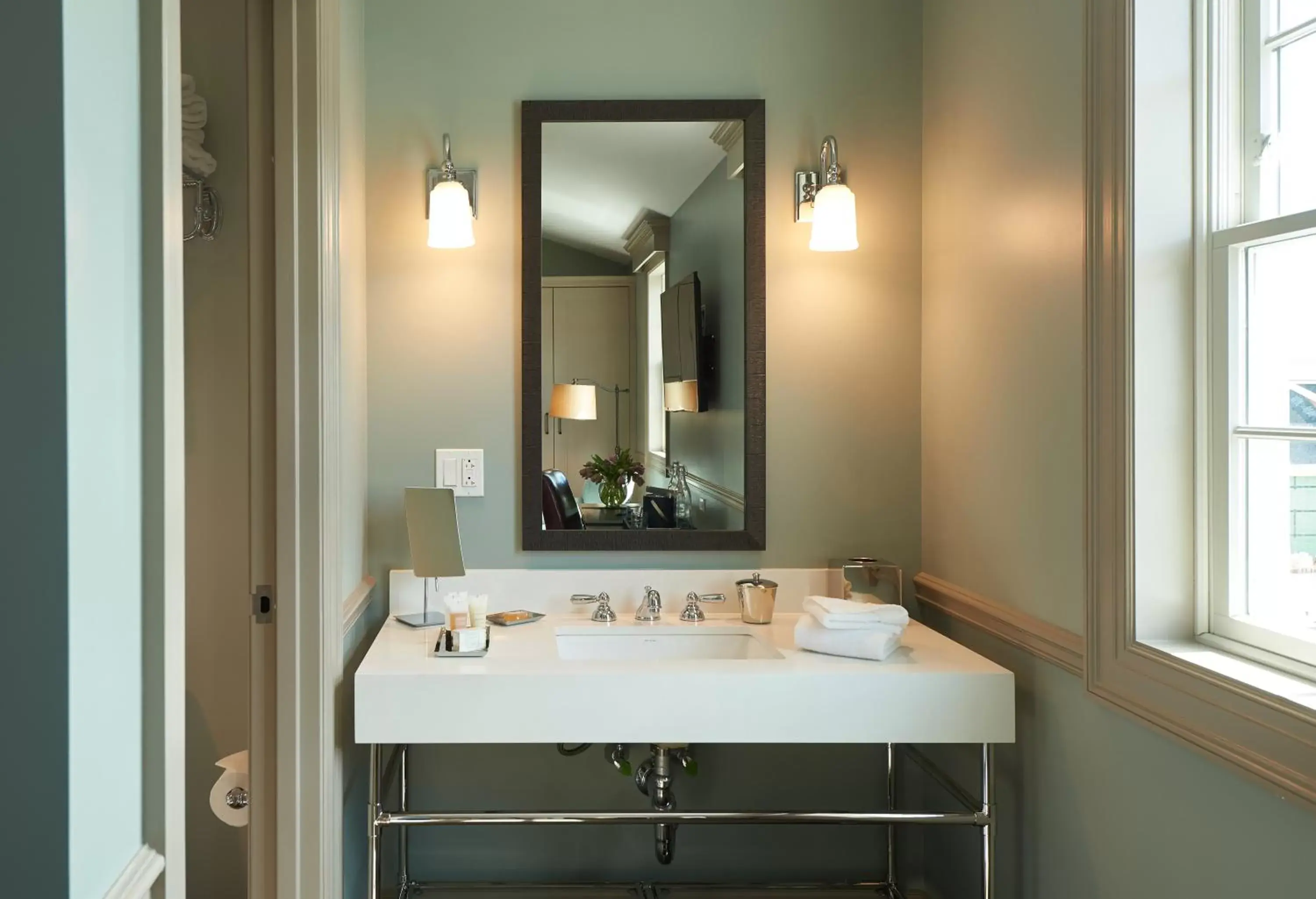 Superior Queen Room with Two Queen Beds in The Groton Inn Superior Queen Room with Two Queen Beds in The Groton Inn