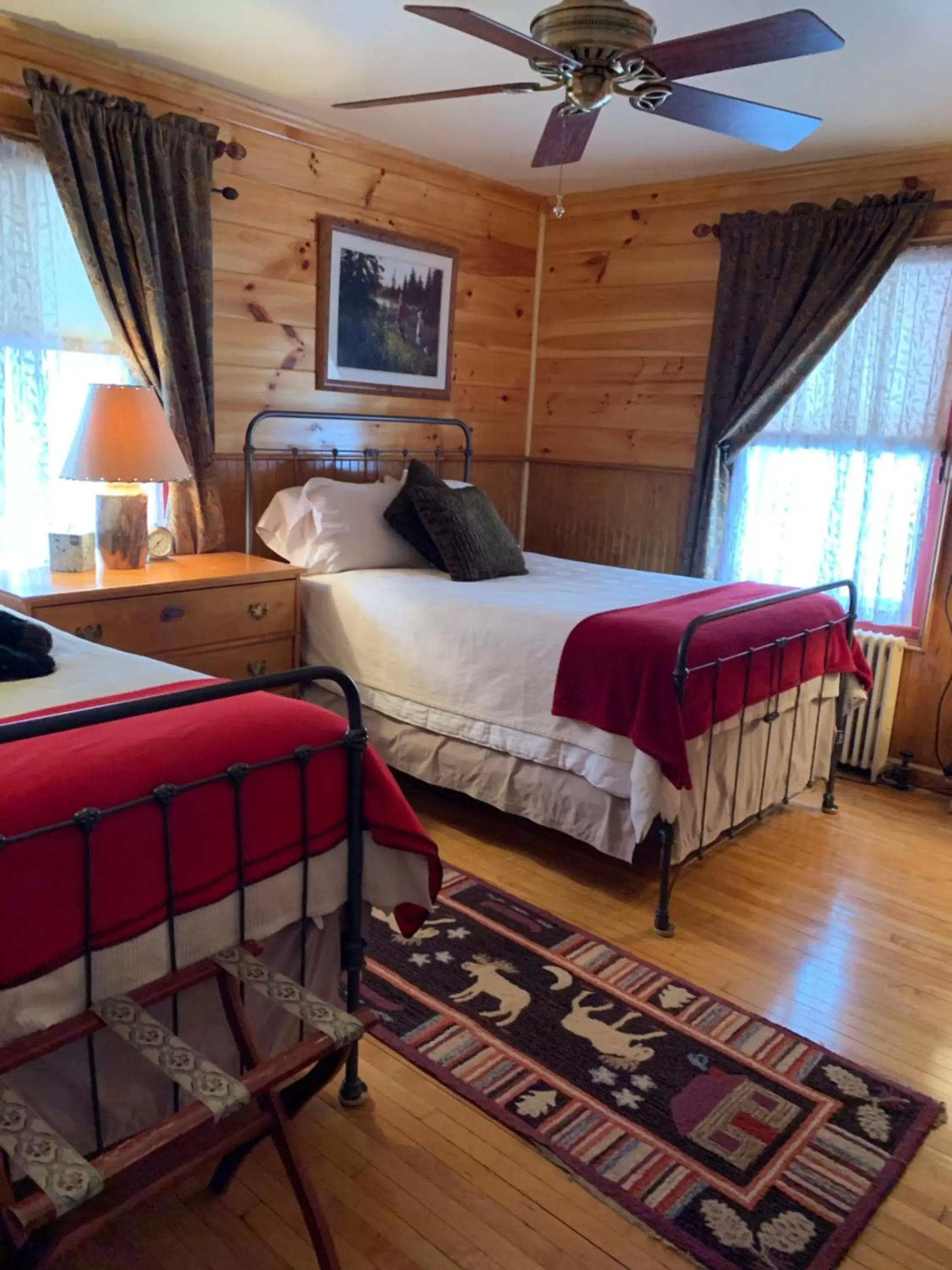 Large Double or Twin Room in Waybury Inn Large Double or Twin Room in Waybury Inn