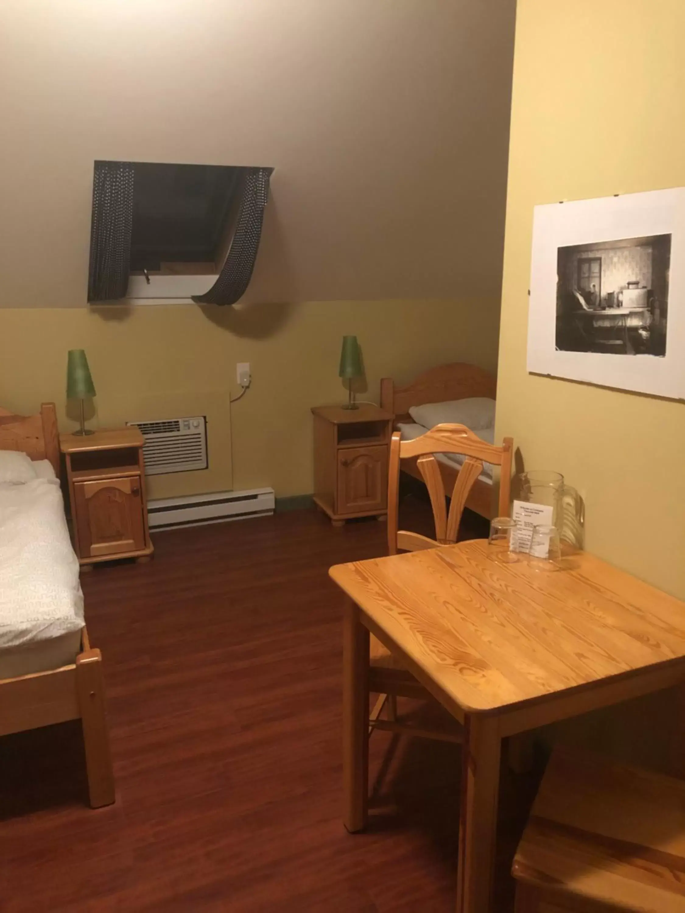 Twin Room in Crowsnest Vineyards Guesthouse Twin Room in Crowsnest Vineyards Guesthouse