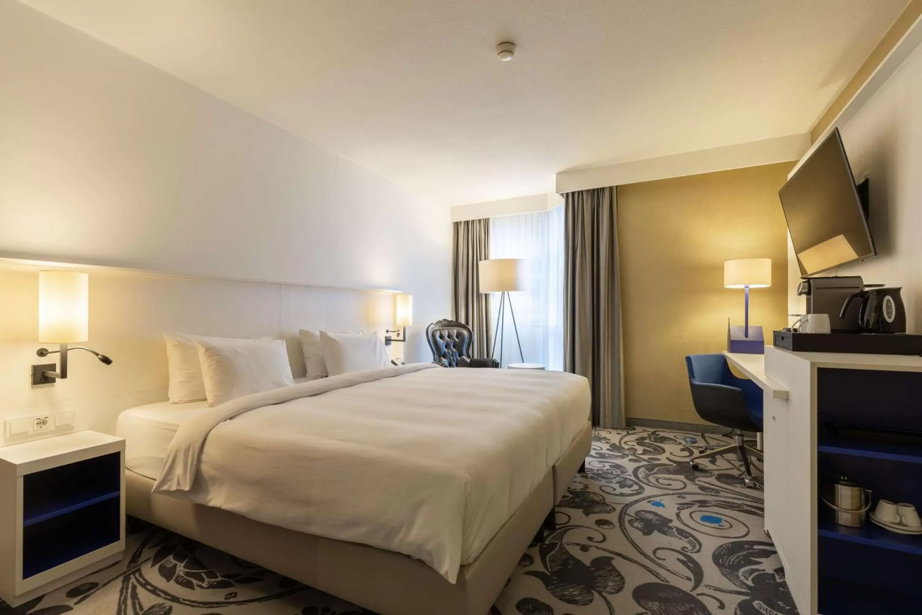 Superior Double or Twin Room in Radisson Blu Hotel, Amsterdam City Center Superior Double or Twin Room in Radisson Blu Hotel, Amsterdam City Center