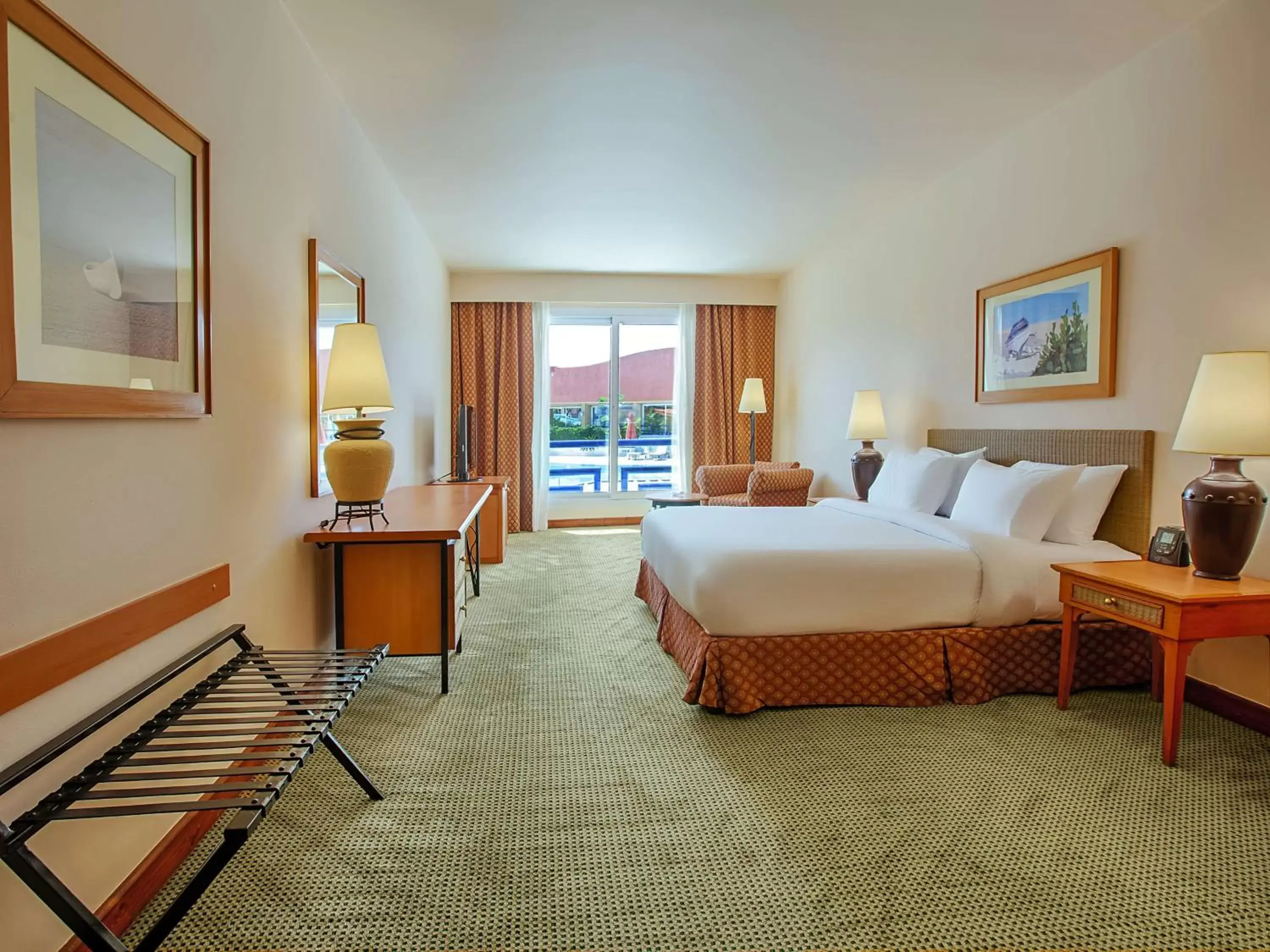 Queen Guest Room with Pool View in Hilton Alexandria Green Plaza Queen Guest Room with Pool View in Hilton Alexandria Green Plaza