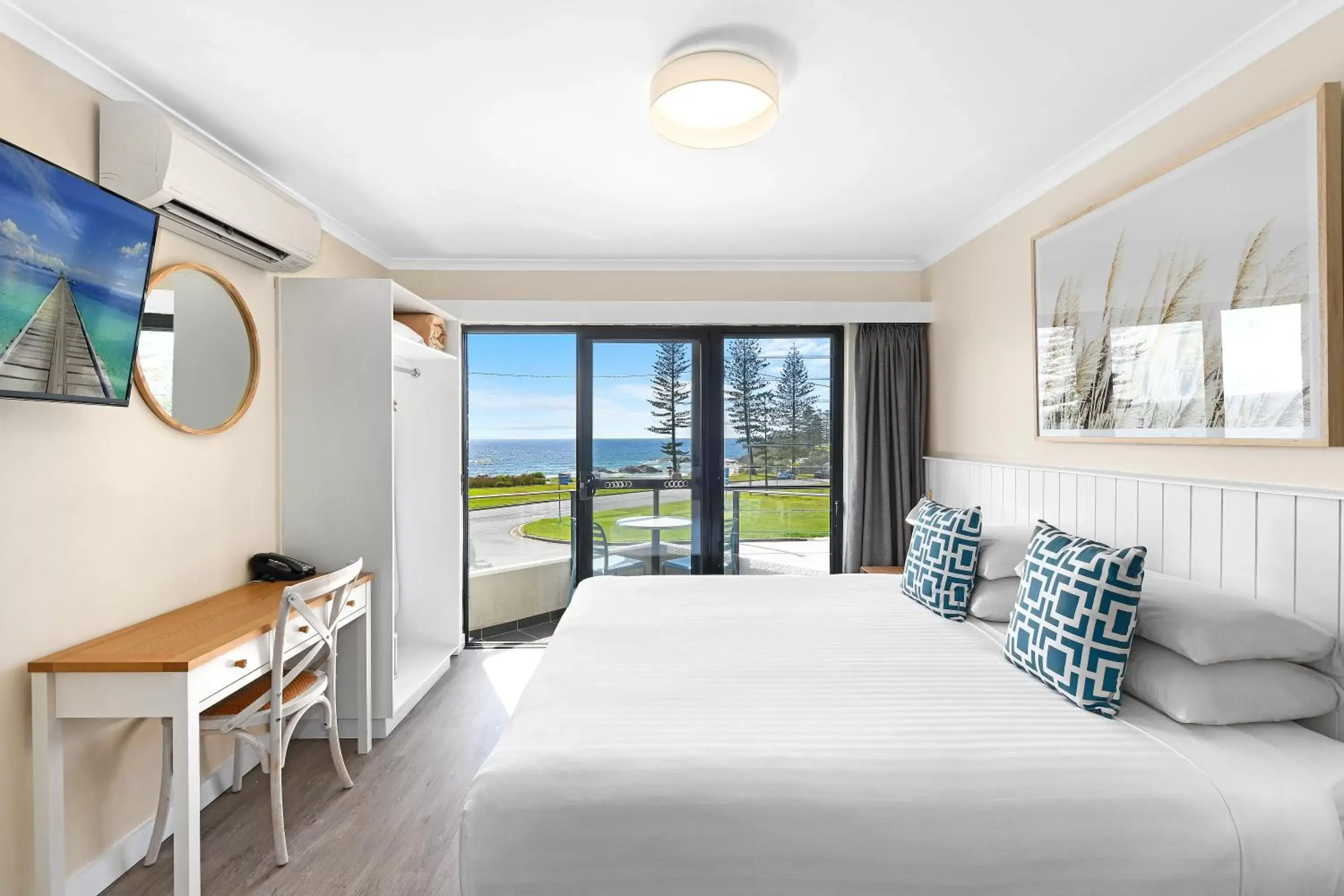 King Room with Sea View in ibis Styles Port Macquarie King Room with Sea View in ibis Styles Port Macquarie
