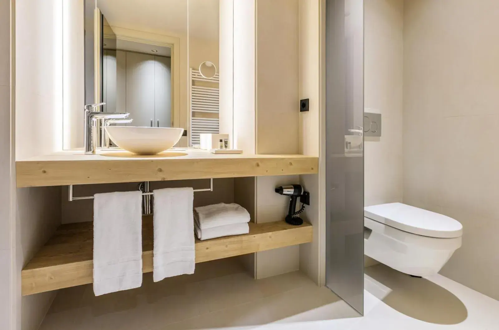 Premium Triple Room (2 Adults + 1 Child) in Park Piolets MountainHotel & Spa Premium Triple Room (2 Adults + 1 Child) in Park Piolets MountainHotel & Spa