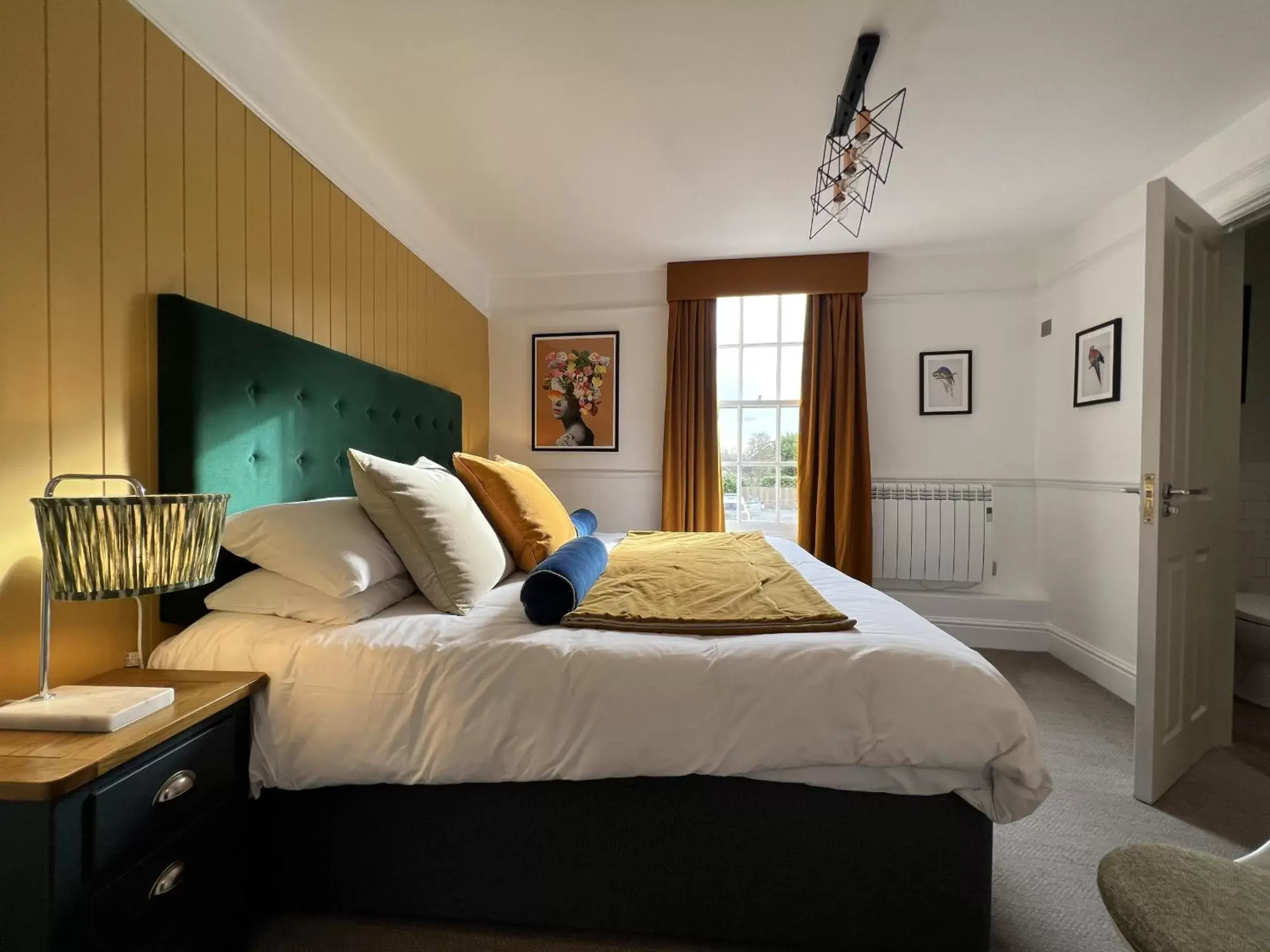 Deluxe Twin Room in The Crown Inn at Benson Deluxe Twin Room in The Crown Inn at Benson