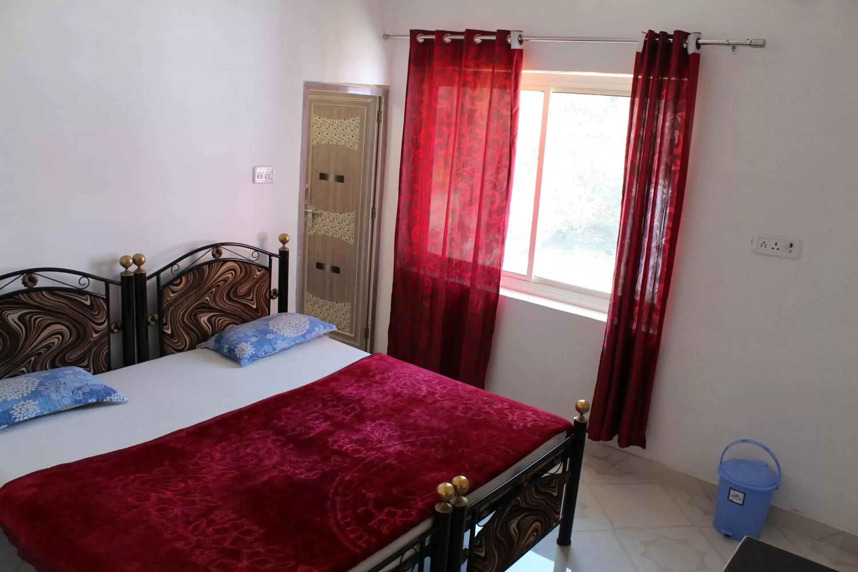 Budget Double Room - single occupancy in Hotel Sunset Budget Double Room - single occupancy in Hotel Sunset