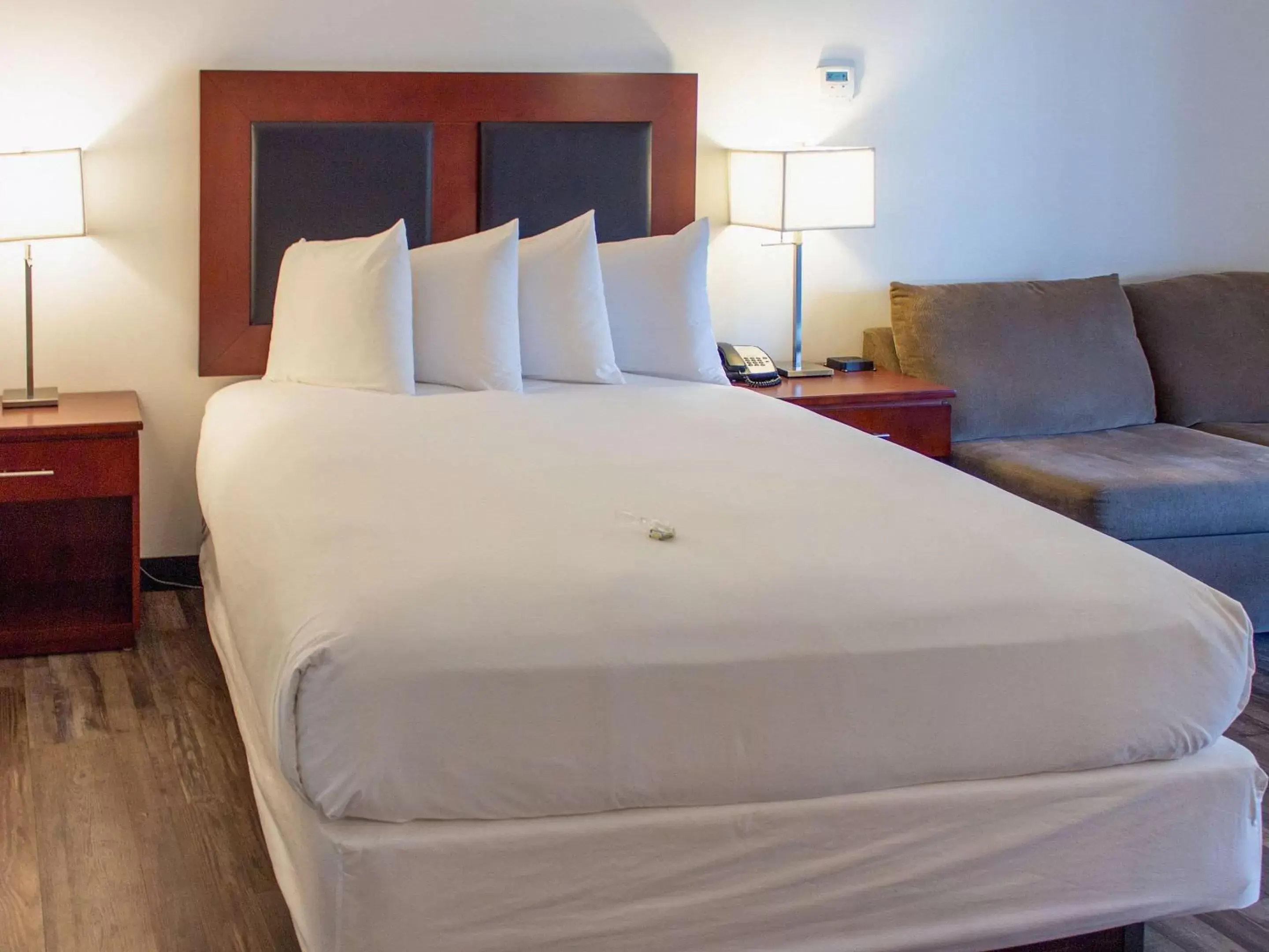 Family Suite with Two Queen Beds and Sofa Bed - Non-Smoking in Hotel Penticton, Ascend Hotel Collection Family Suite with Two Queen Beds and Sofa Bed - Non-Smoking in Hotel Penticton, Ascend Hotel Collection