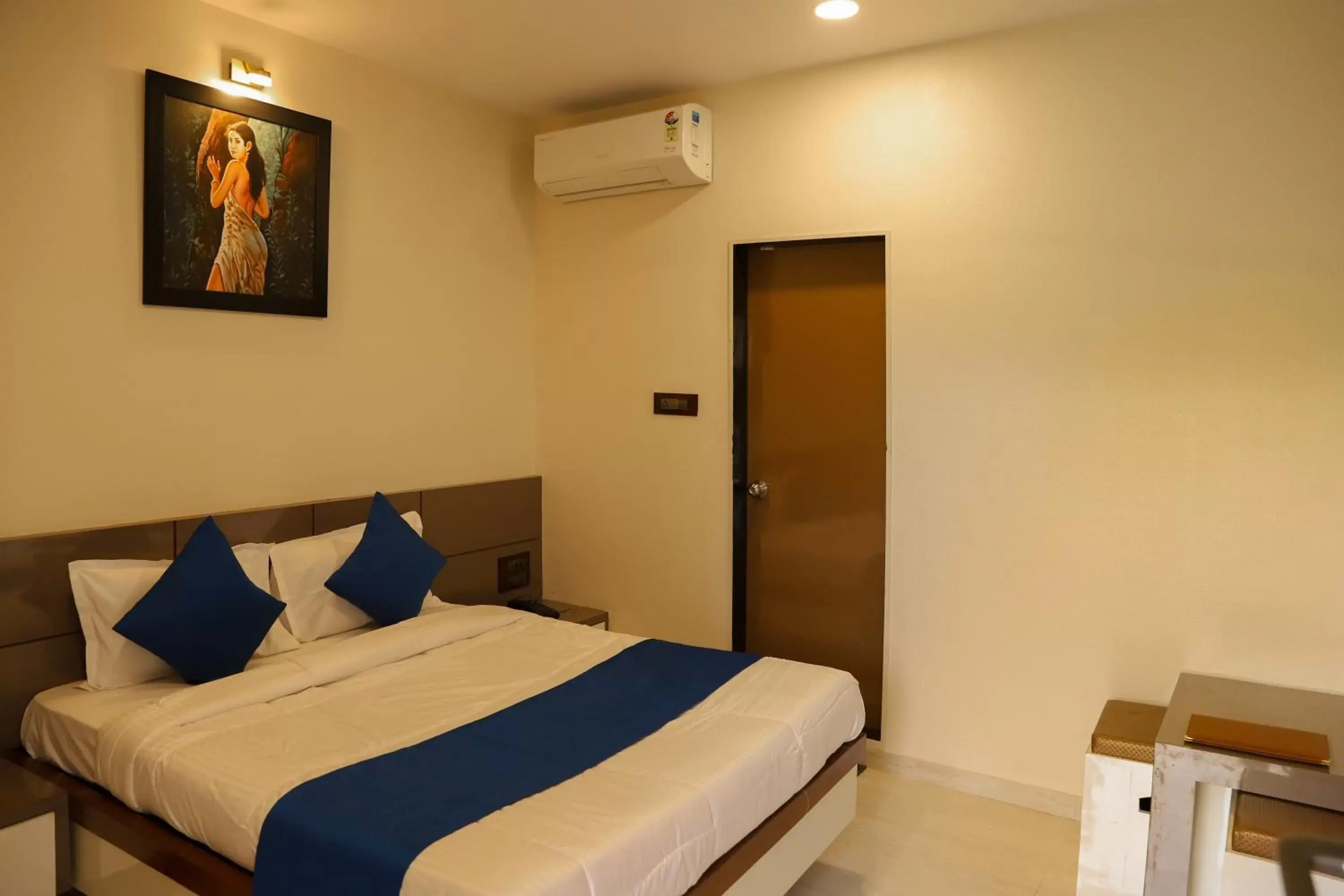 Deluxe Double Room with Shower in Raaj Resort Deluxe Double Room with Shower in Raaj Resort