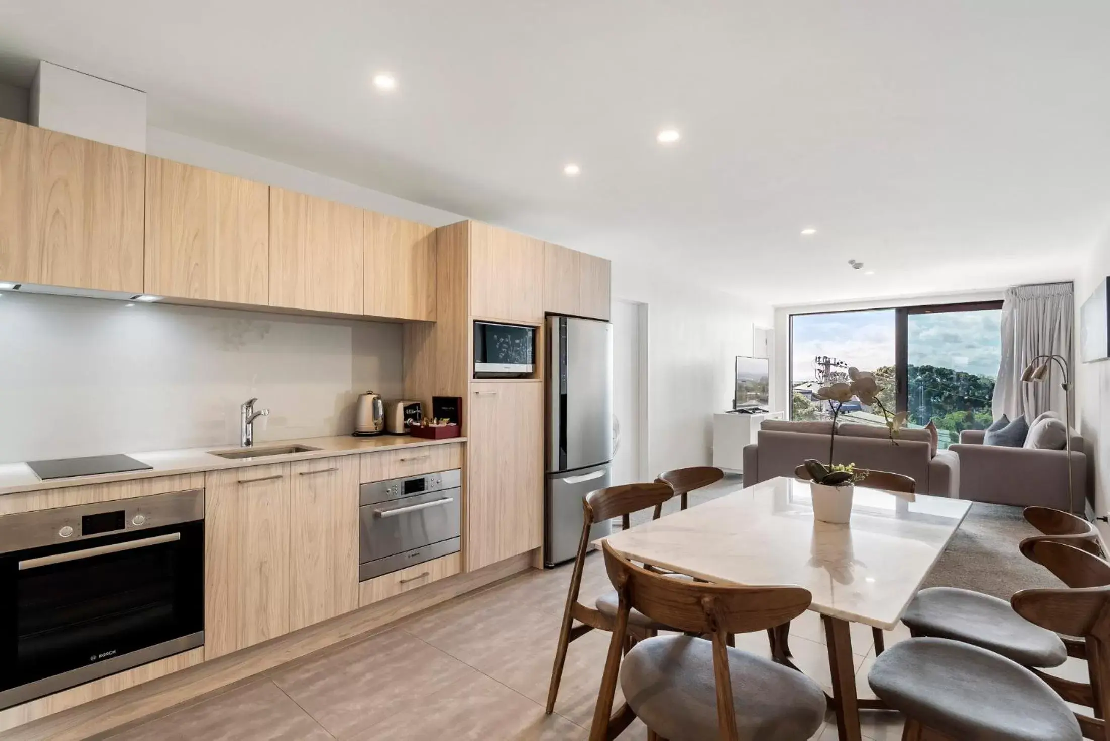 TWO-BEDROOM EXECUTIVE SUITE WITH CITY VIEWS (King+2S) in FERNZ Motel & Apartments Birkenhead TWO-BEDROOM EXECUTIVE SUITE WITH CITY VIEWS (King+2S) in FERNZ Motel & Apartments Birkenhead