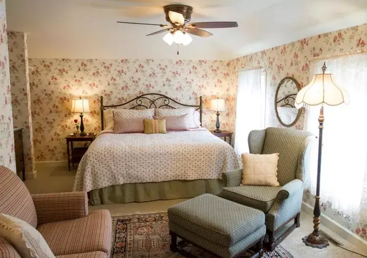 King Suite with Spa Bath in The Foxglove Inn King Suite with Spa Bath in The Foxglove Inn