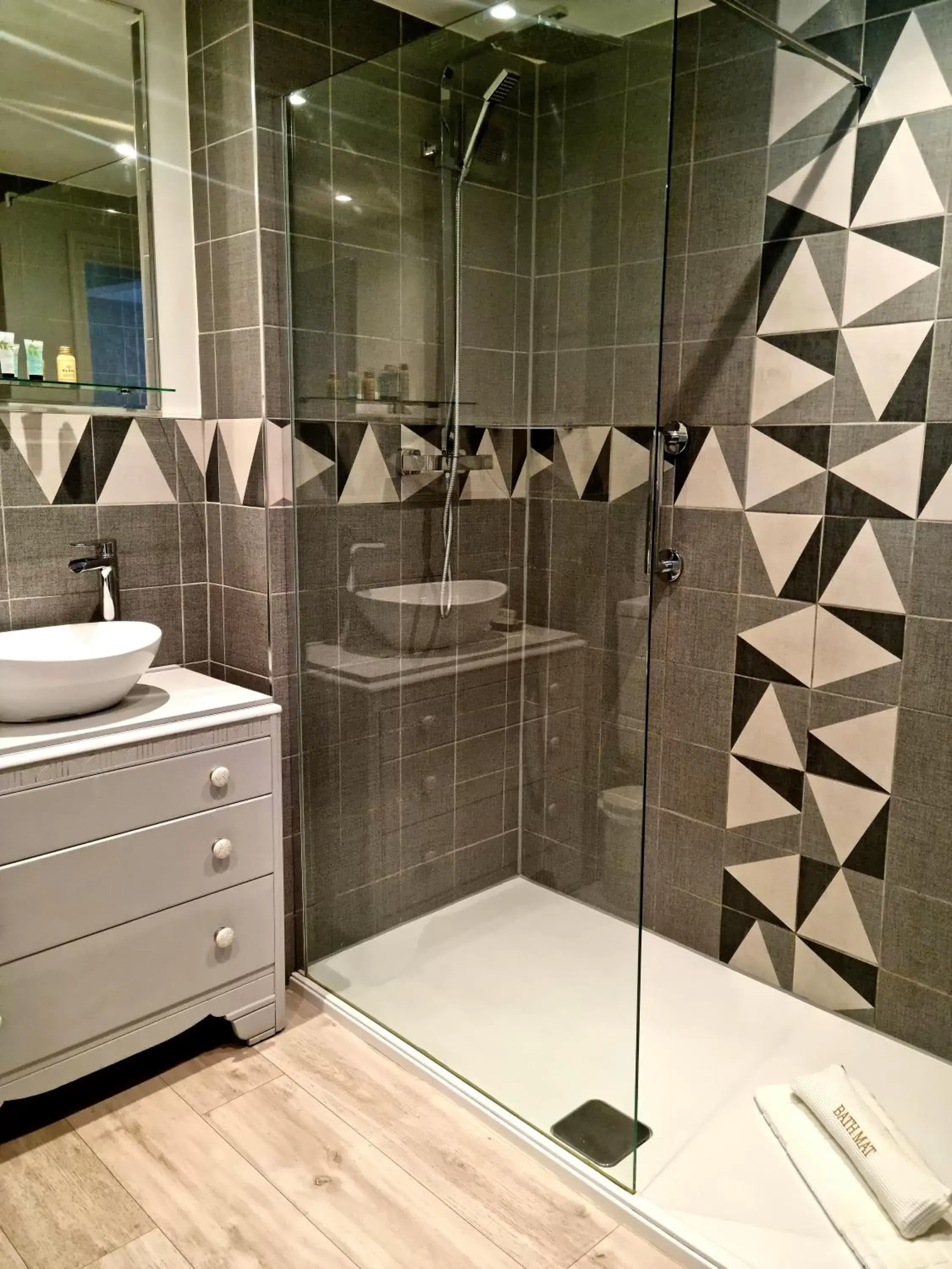 Deluxe Double or Twin Room in The Ollerod Deluxe Double or Twin Room in The Ollerod