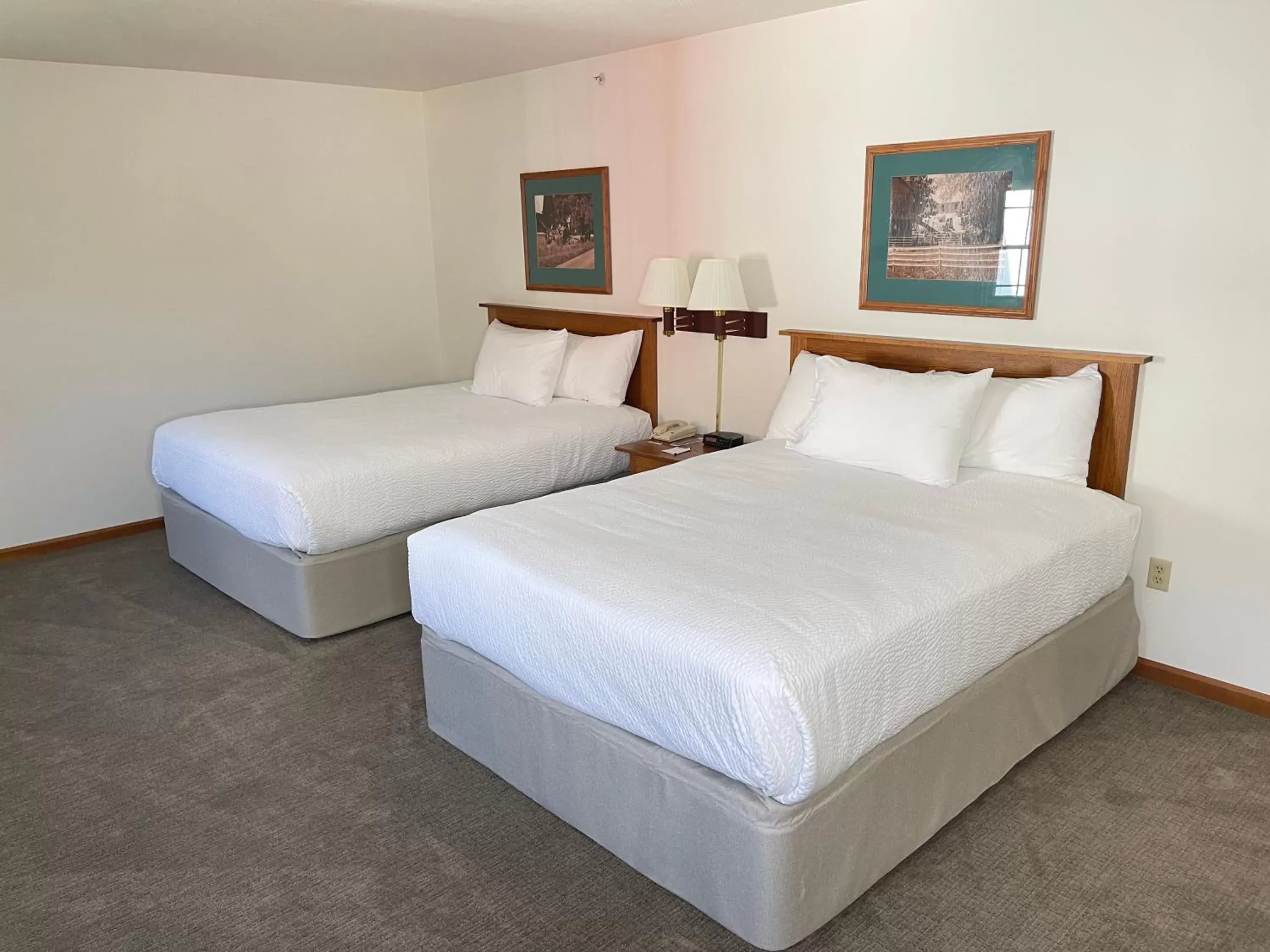 Grand Two Queen in Farmstead Inn and Conference Center Grand Two Queen in Farmstead Inn and Conference Center